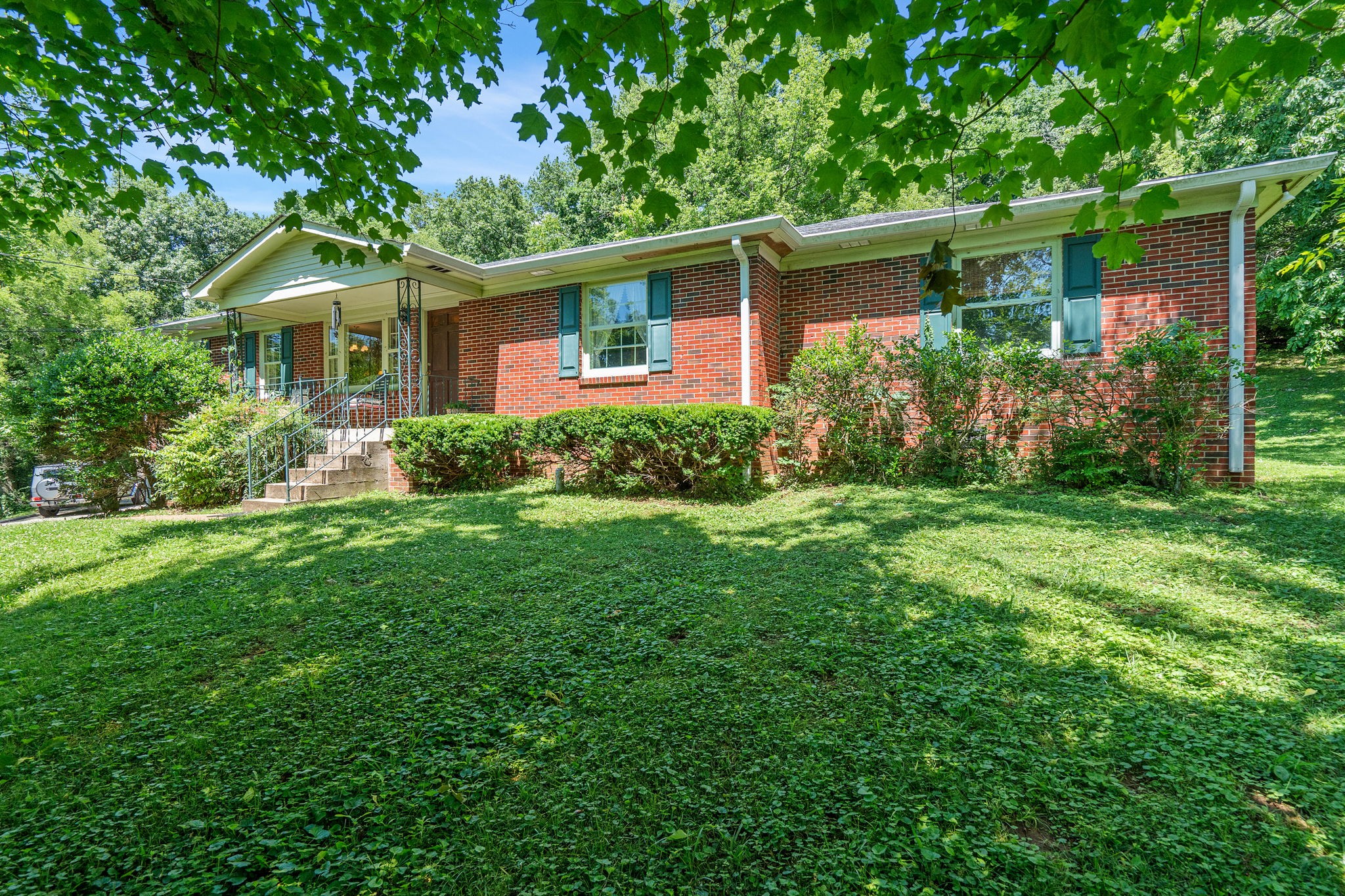 6401 Lansing Dr