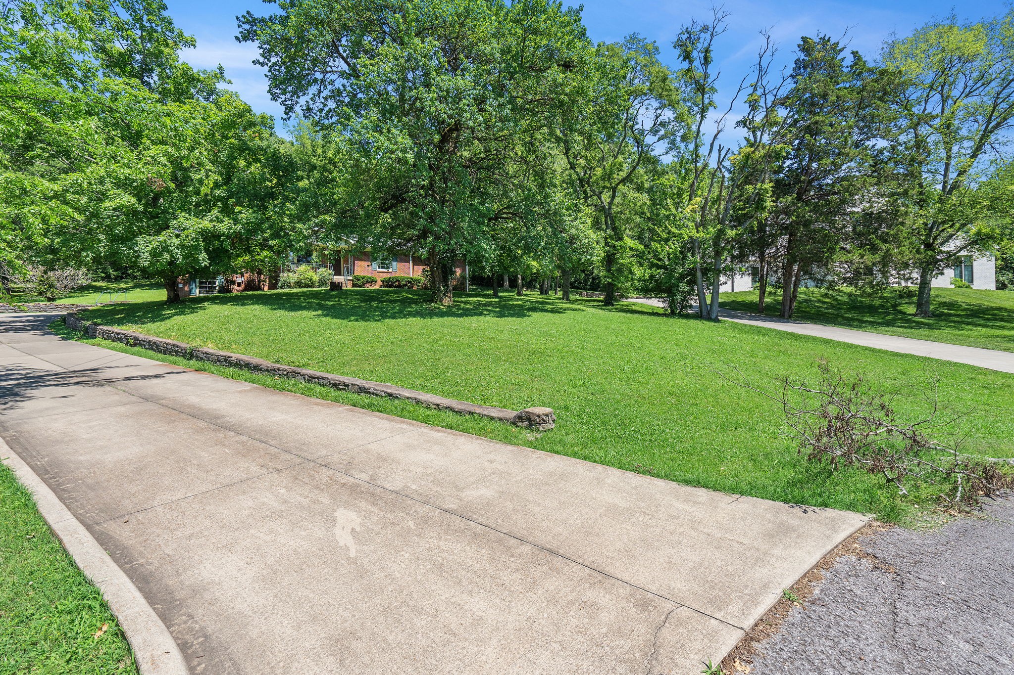 6401 Lansing Dr