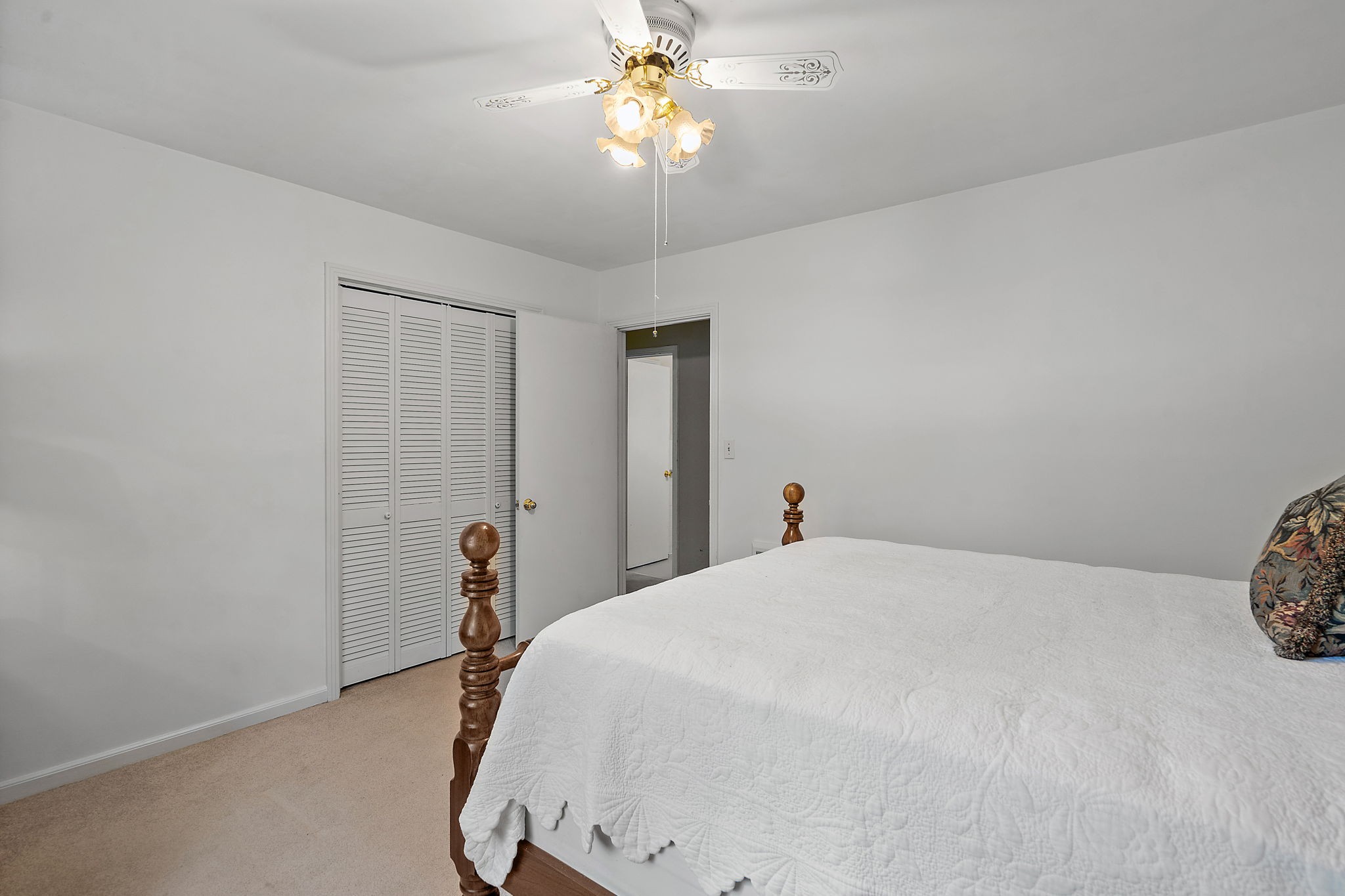 6401 Lansing Dr