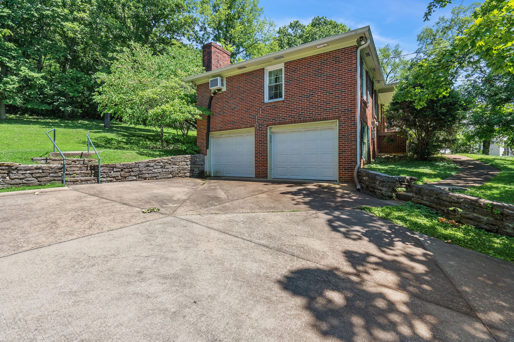 6401 Lansing Dr