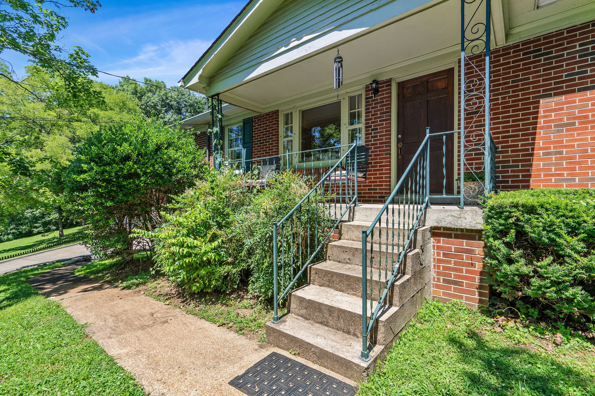 6401 Lansing Dr