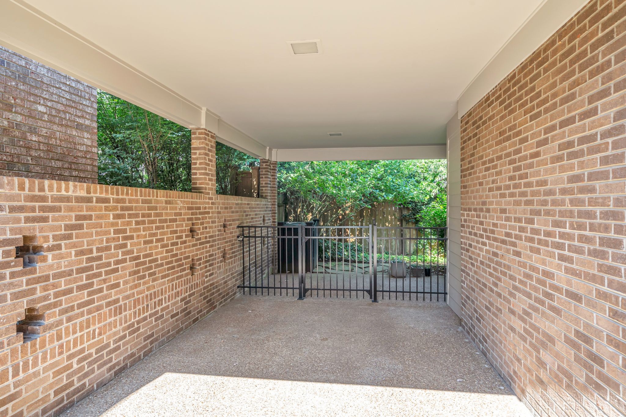 204 Longwood Ct