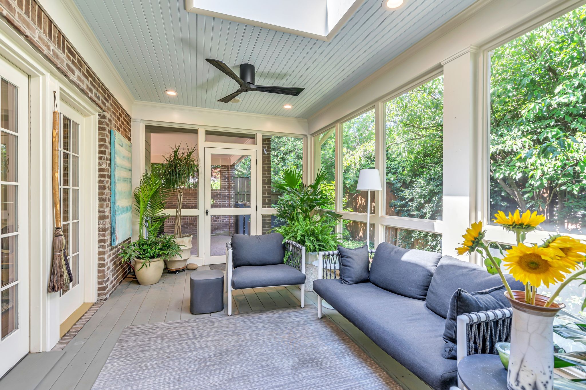 204 Longwood Ct