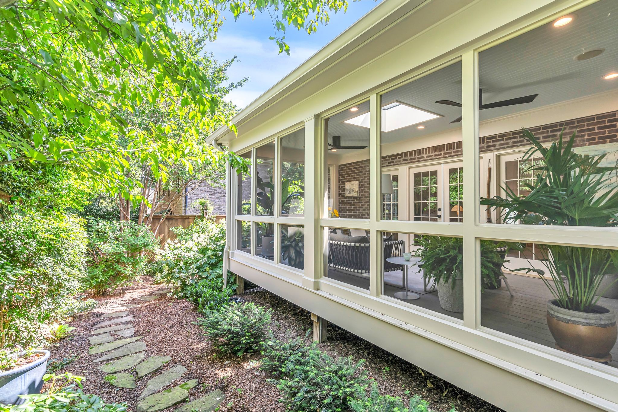 204 Longwood Ct