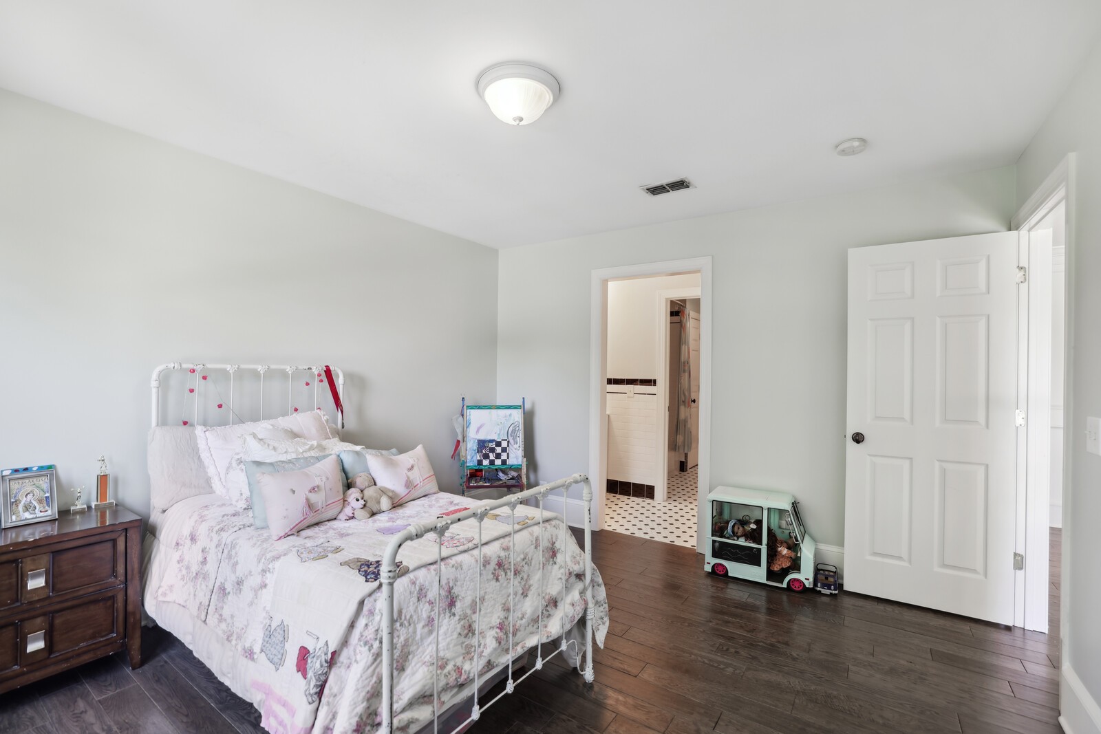 9045 Lochmere Ct