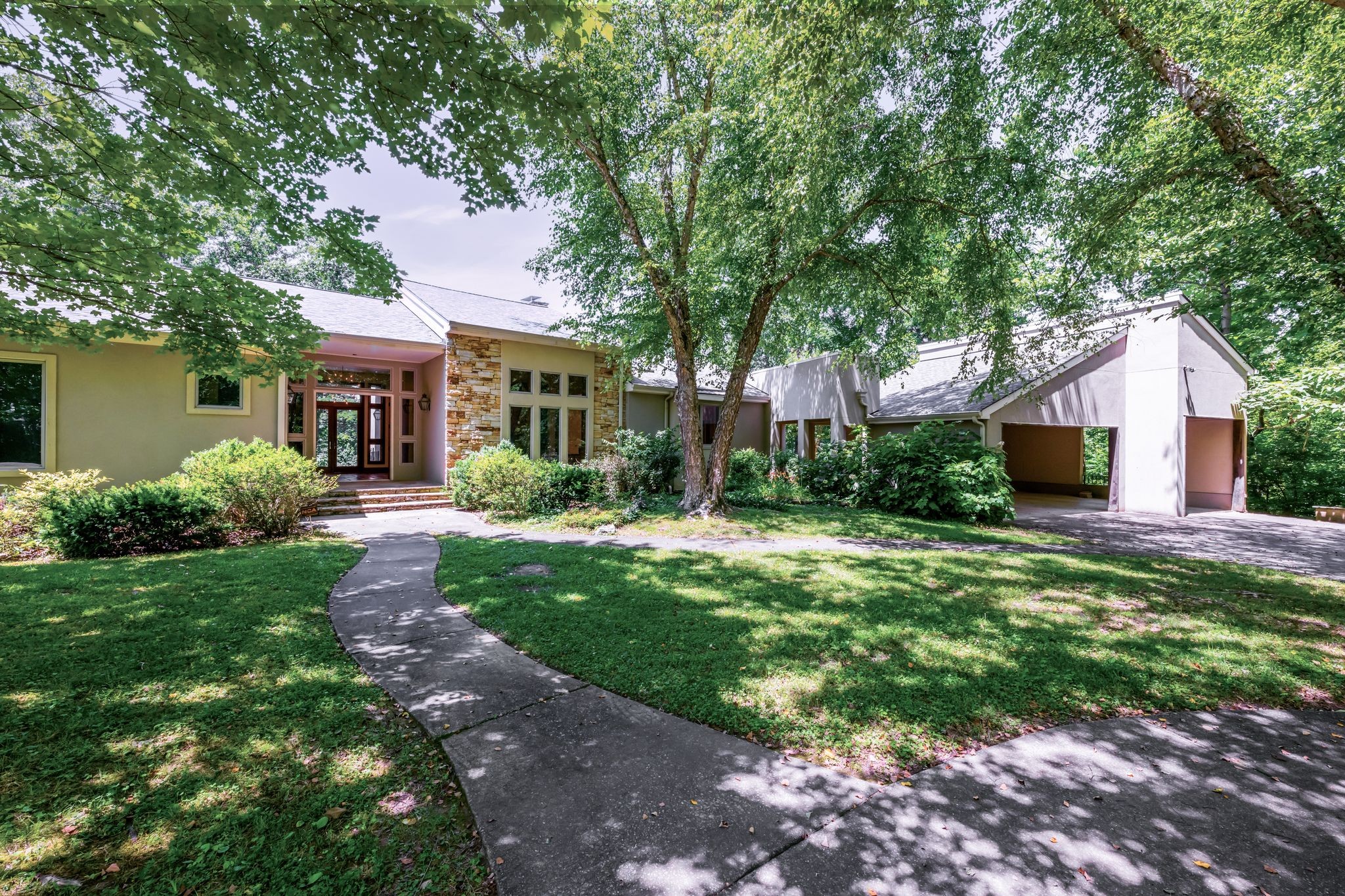 7600 Chipmunk Ln