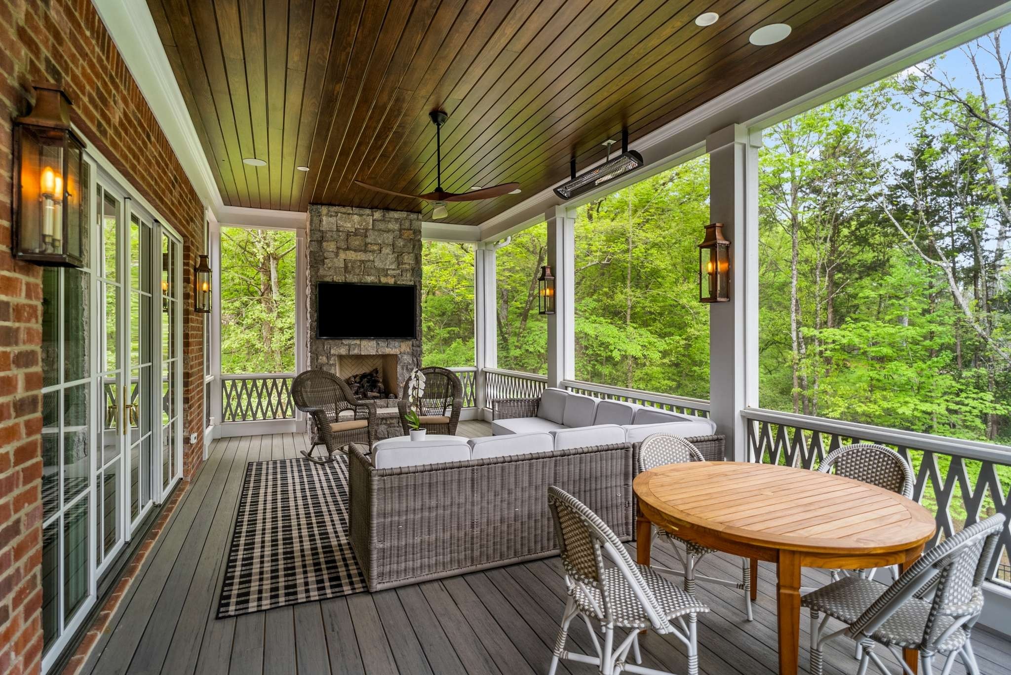 521 Grand Oaks Dr