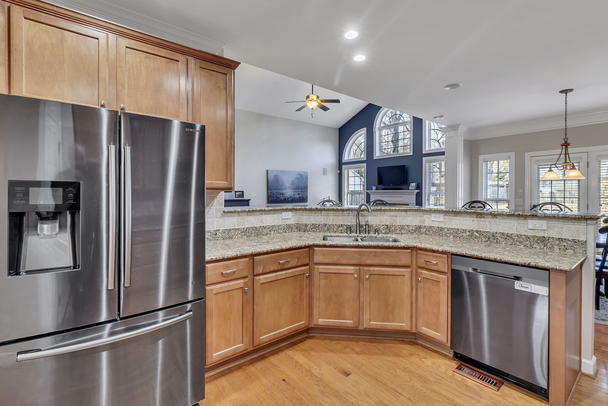4133 Lealand Ln