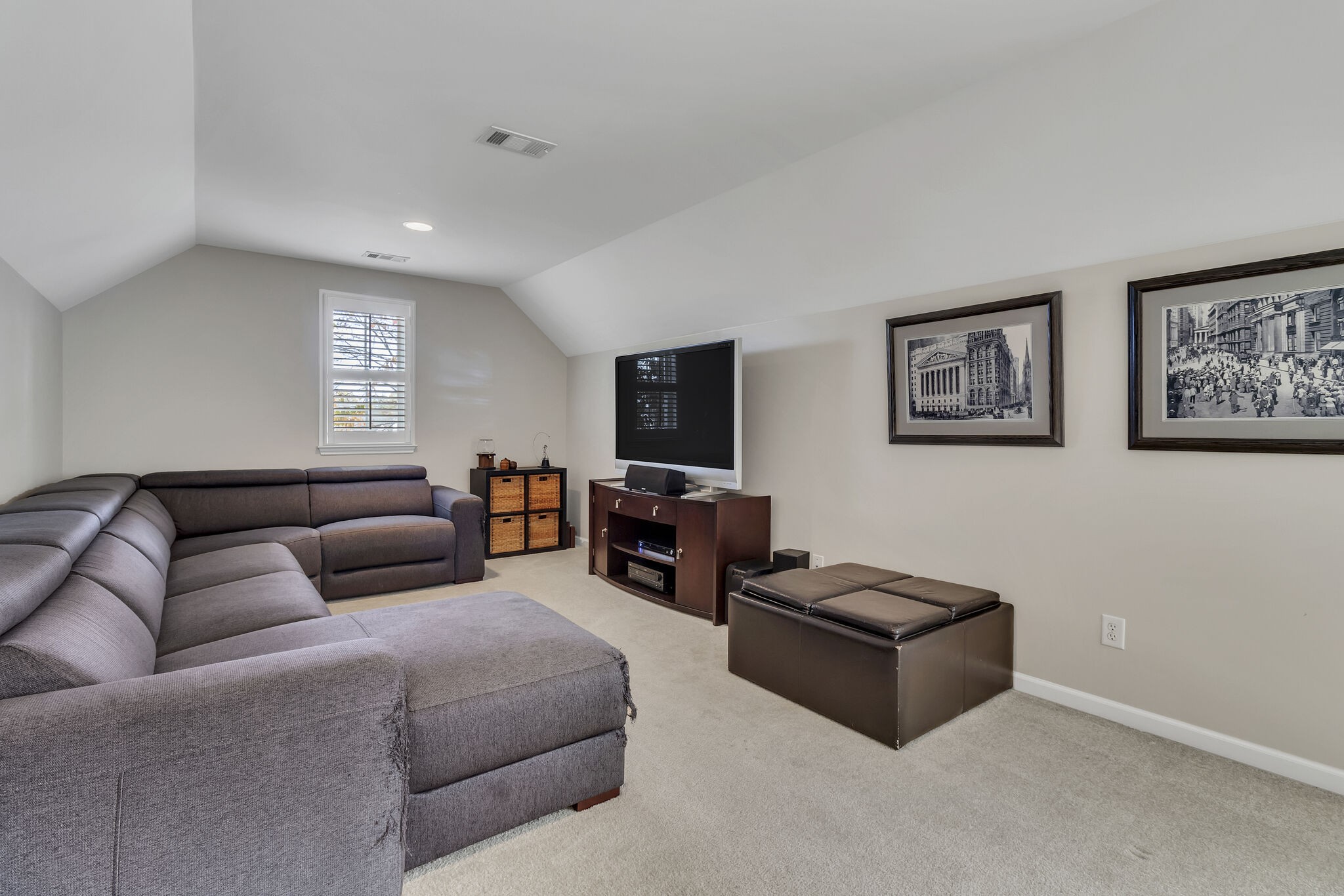4133 Lealand Ln