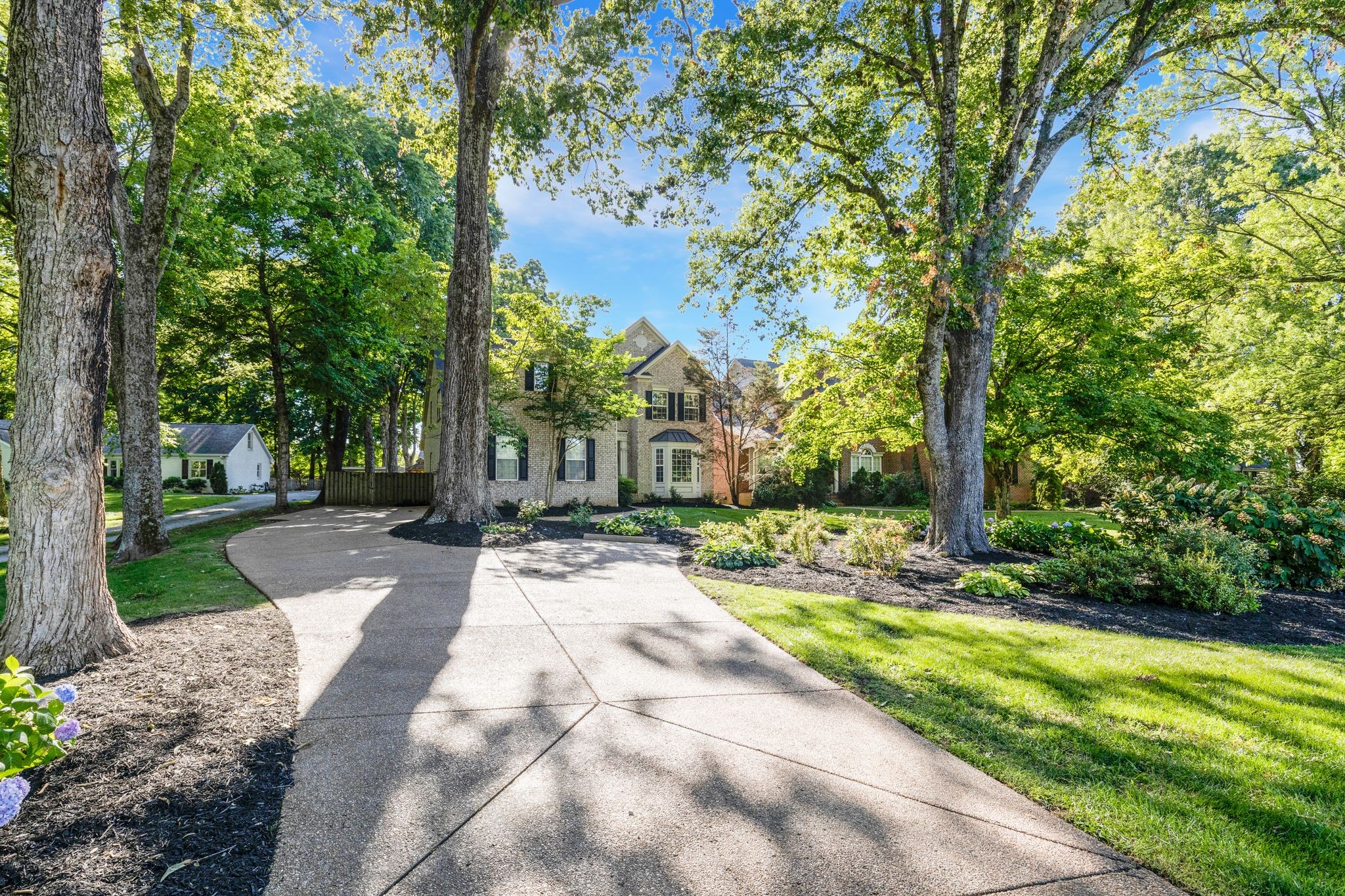 4133 Lealand Ln