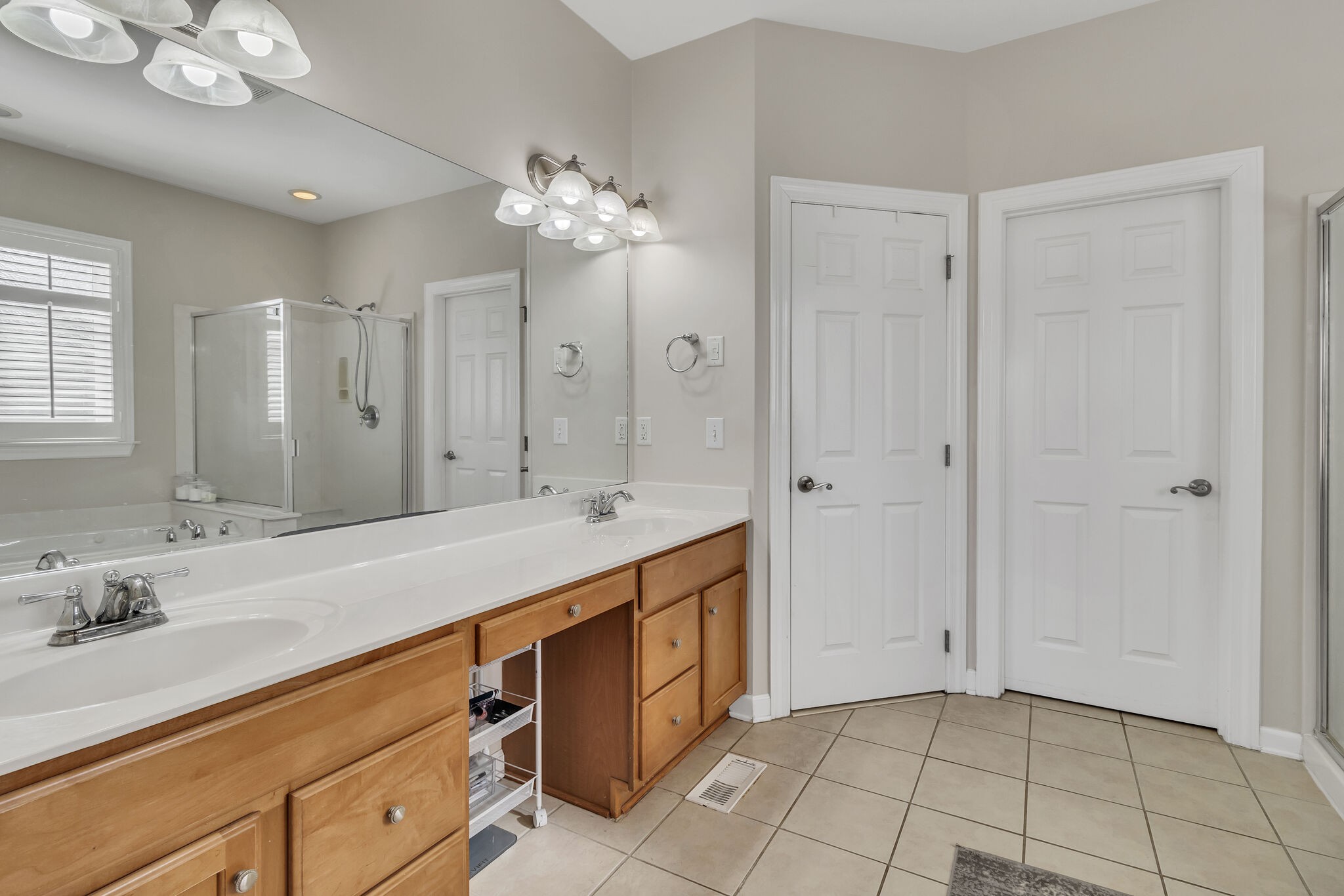 4133 Lealand Ln