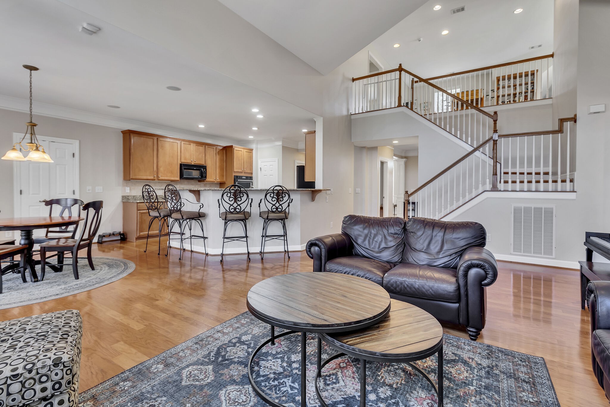 4133 Lealand Ln