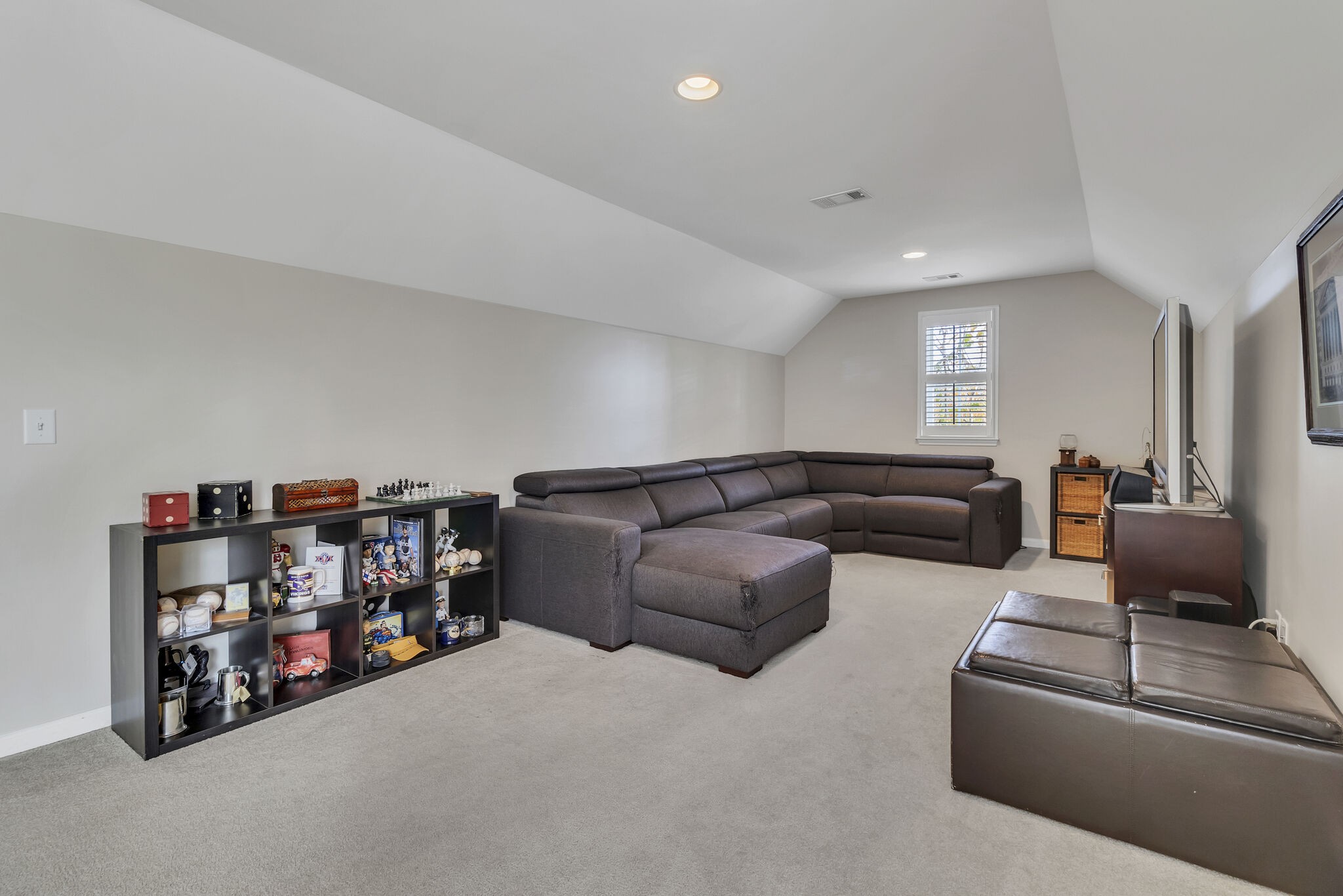 4133 Lealand Ln