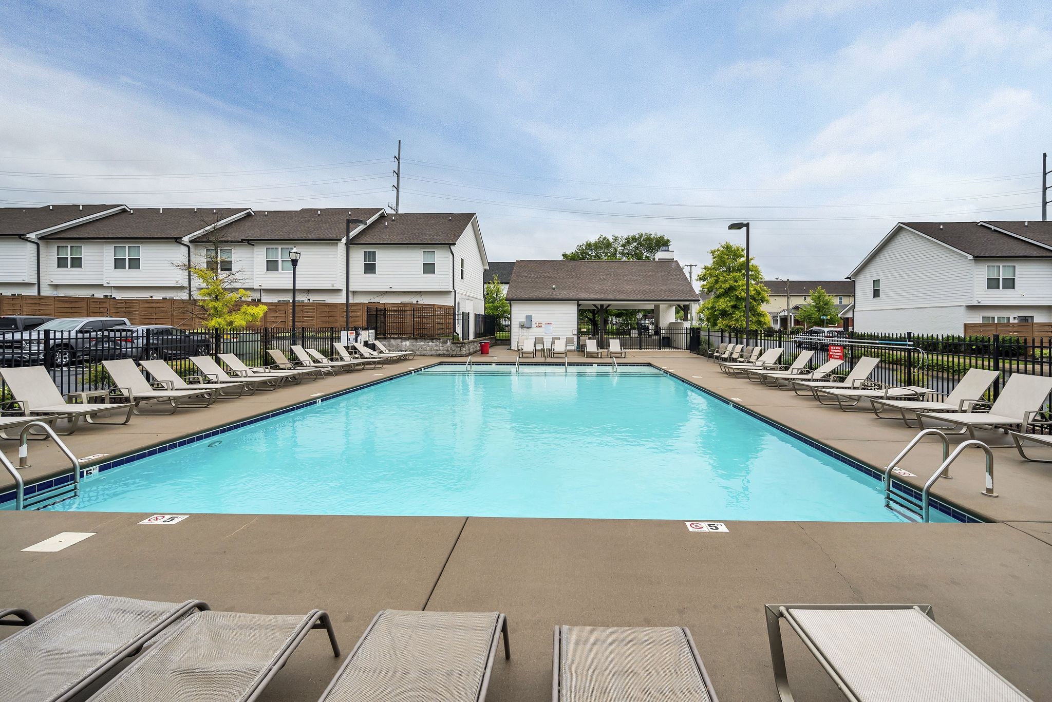 118 W Mill Dr