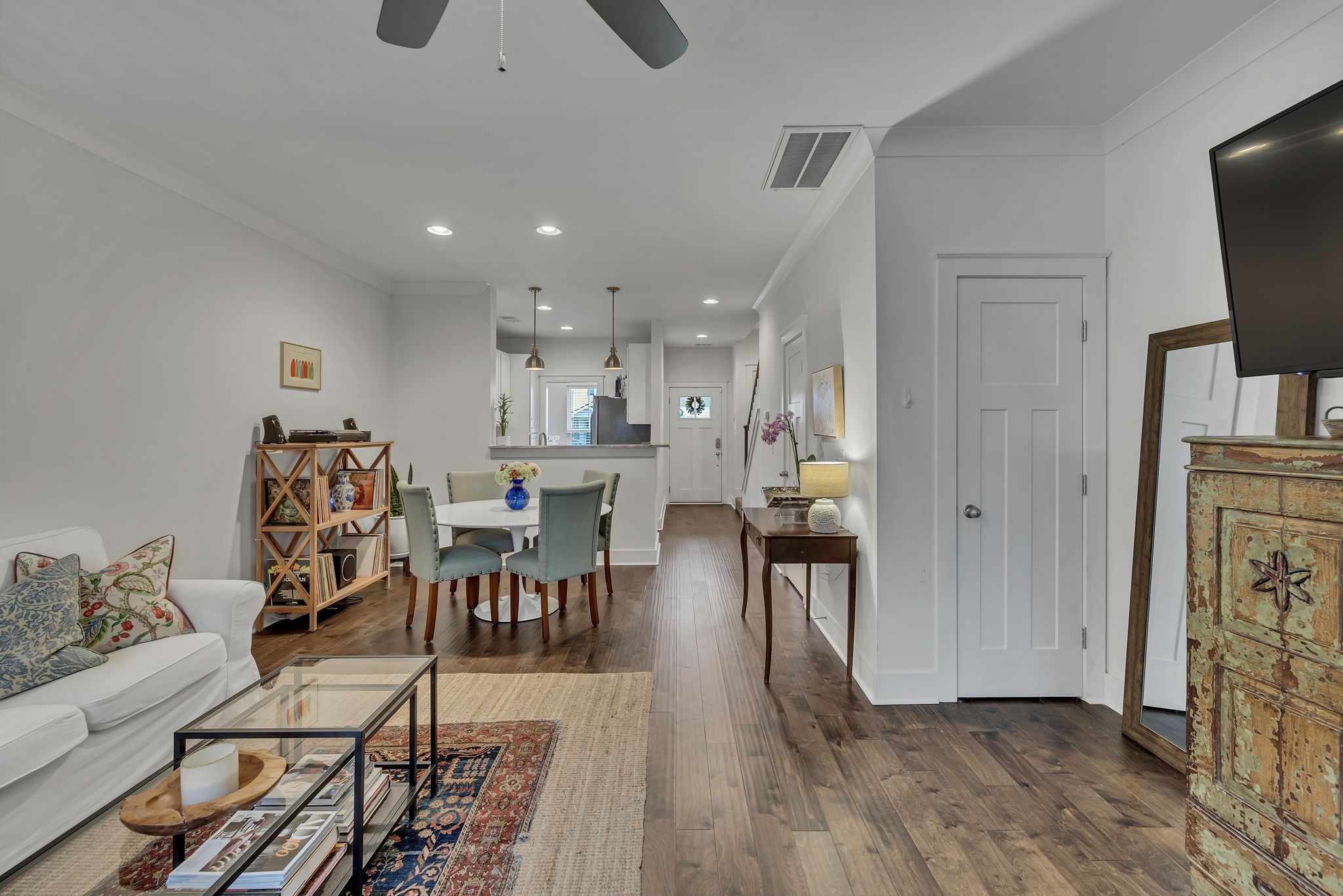 118 W Mill Dr