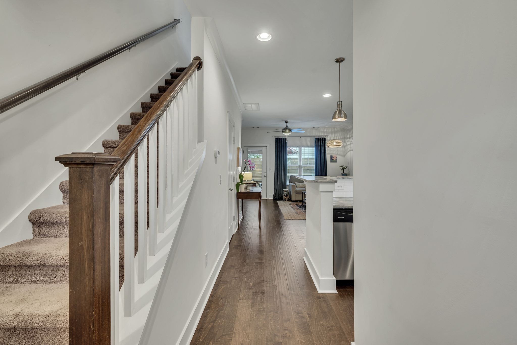 118 W Mill Dr