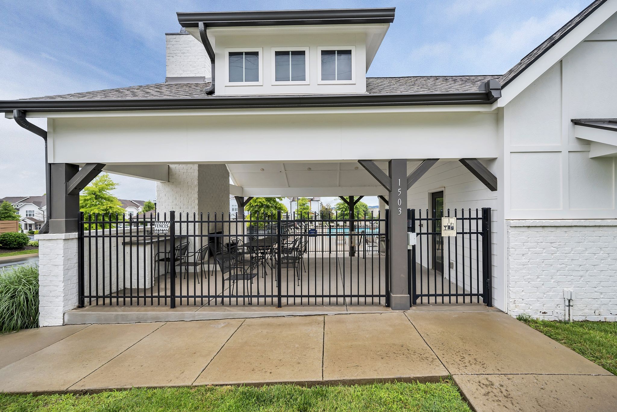 118 W Mill Dr