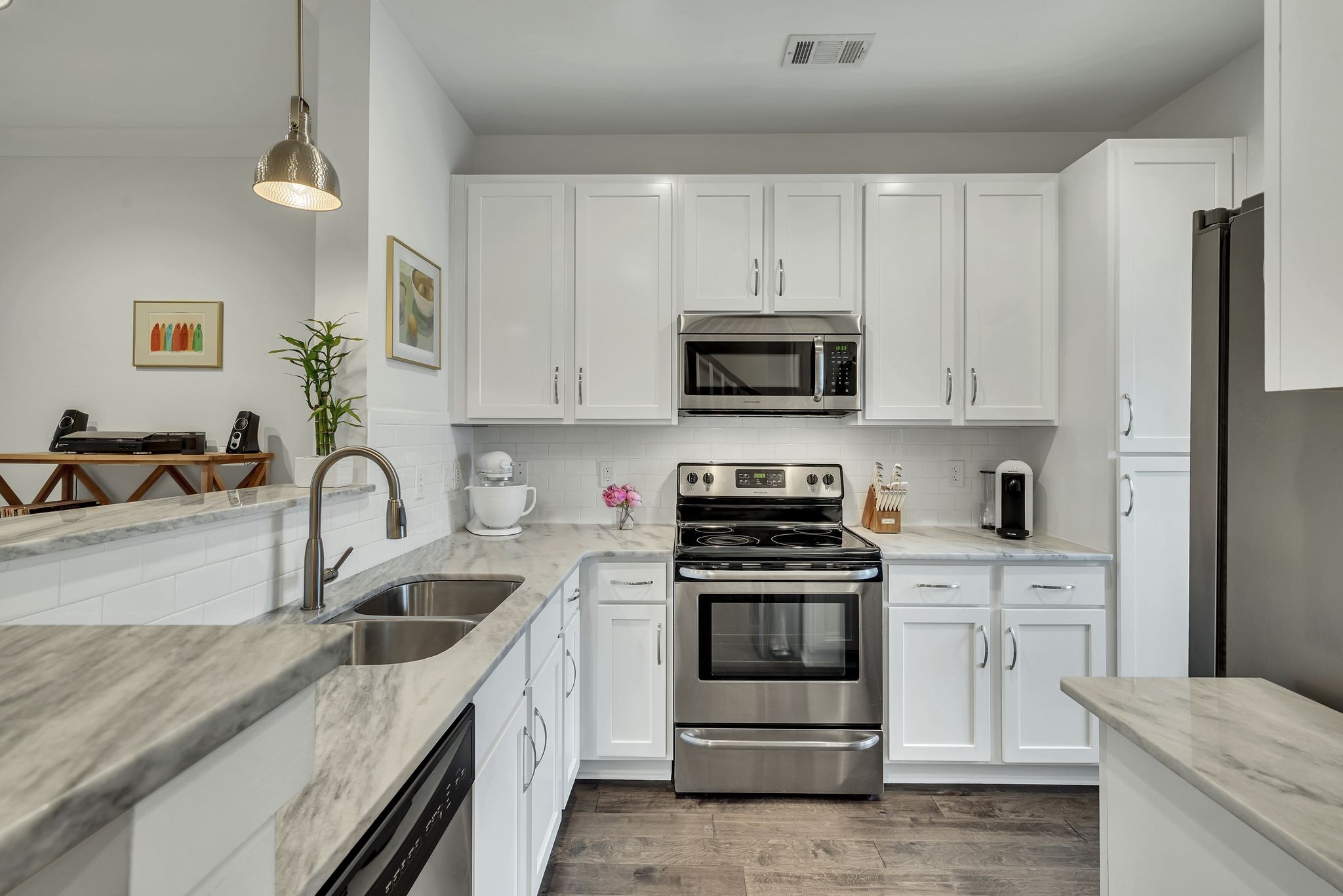 118 W Mill Dr