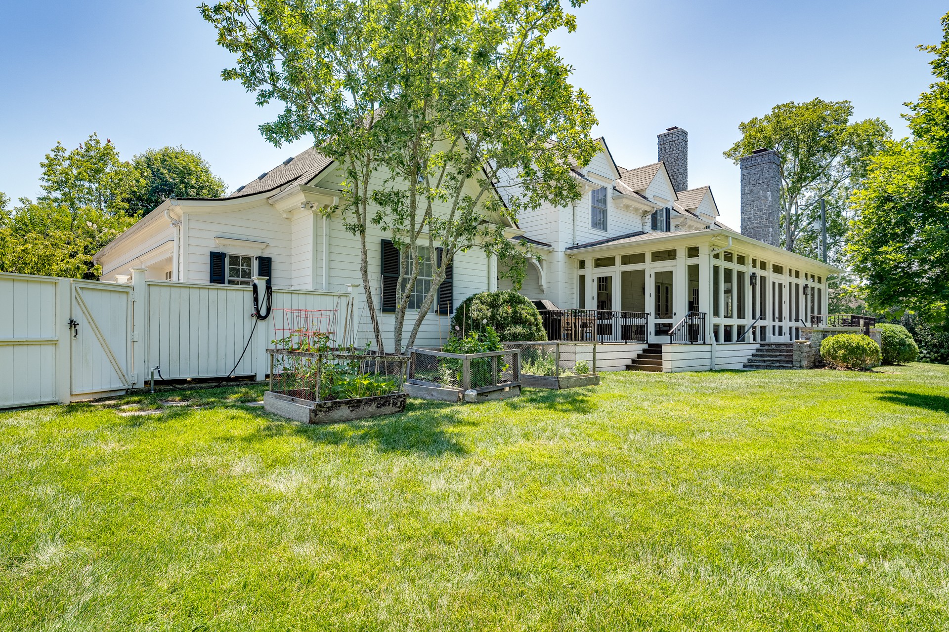 4006 Wayland Dr