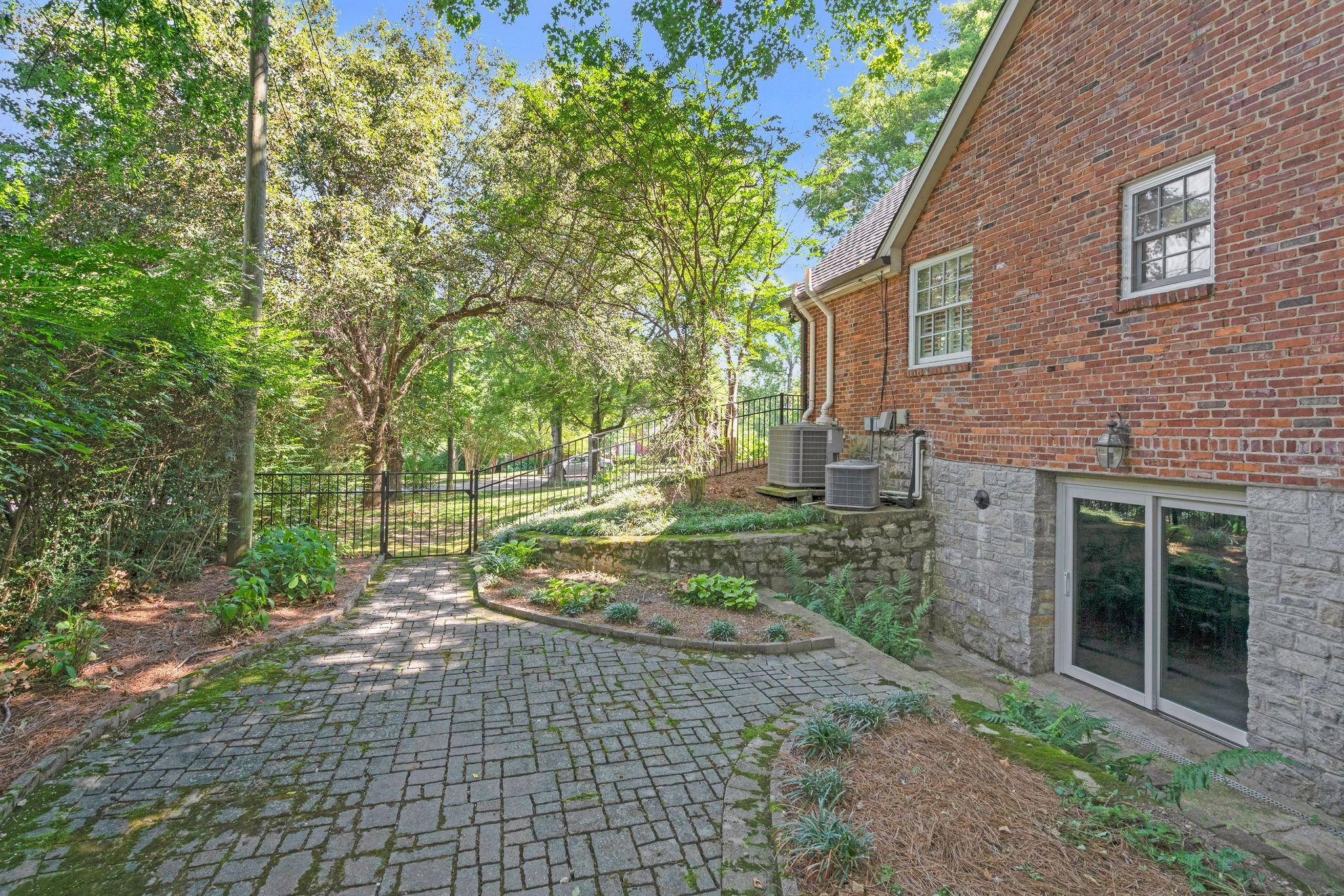 2300 Oxford Rd