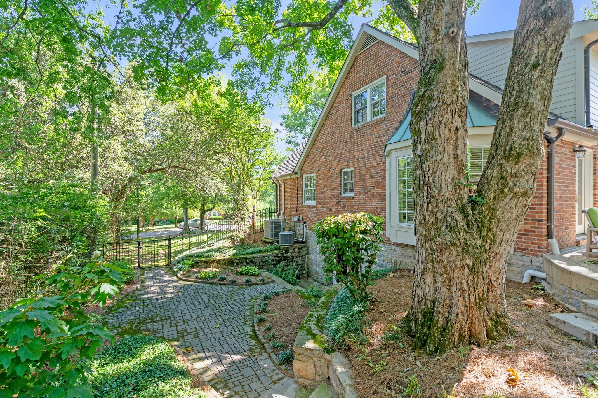 2300 Oxford Rd