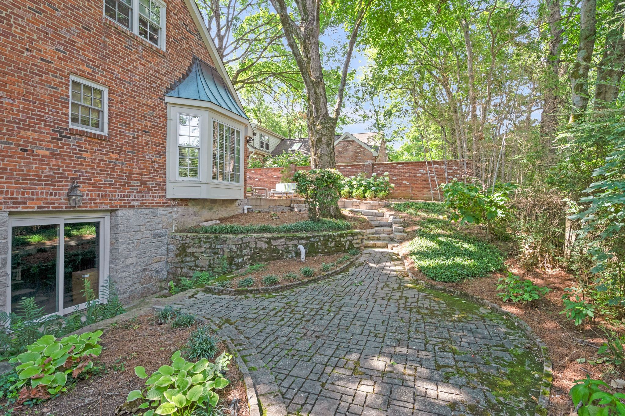 2300 Oxford Rd