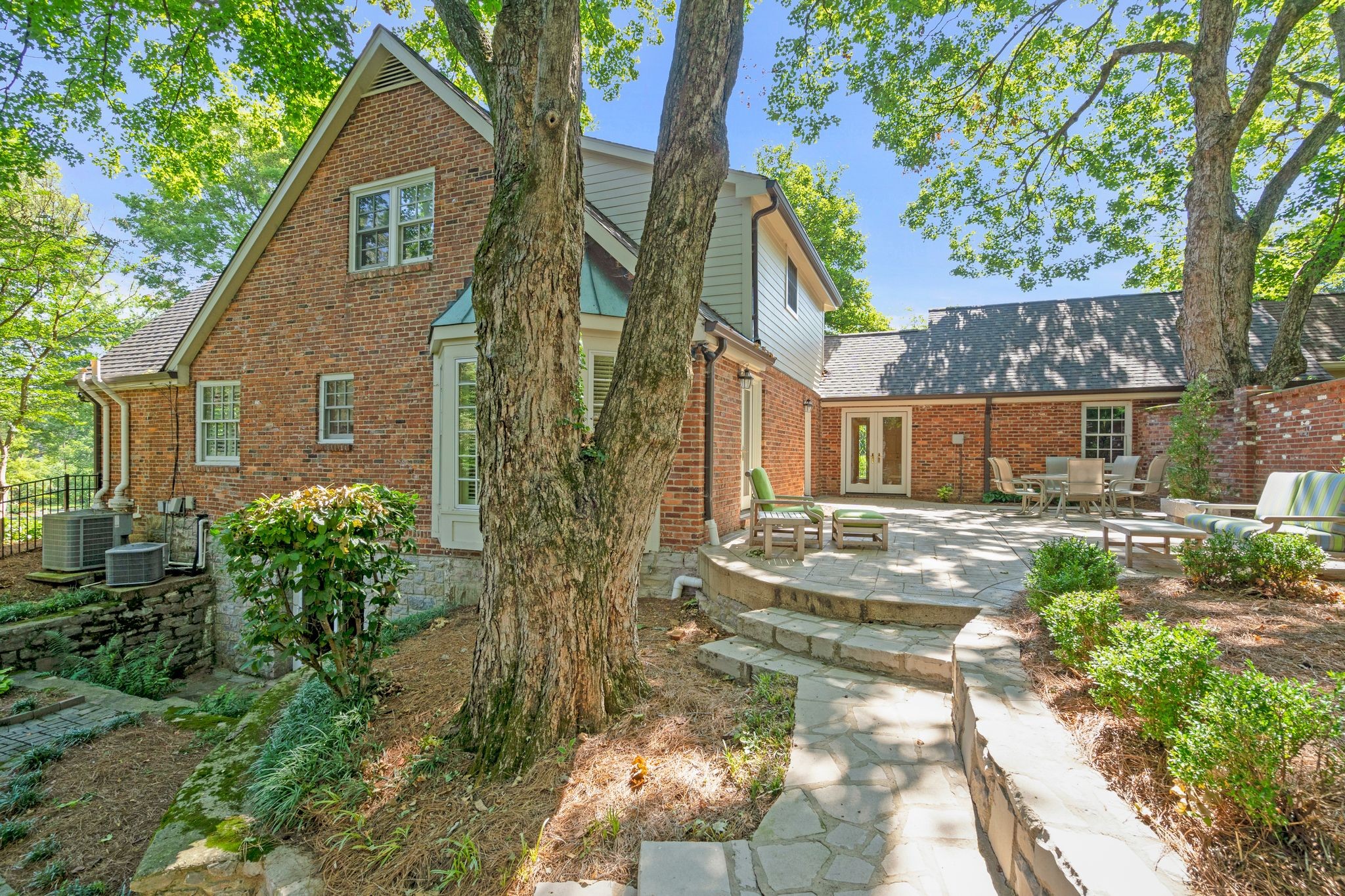 2300 Oxford Rd