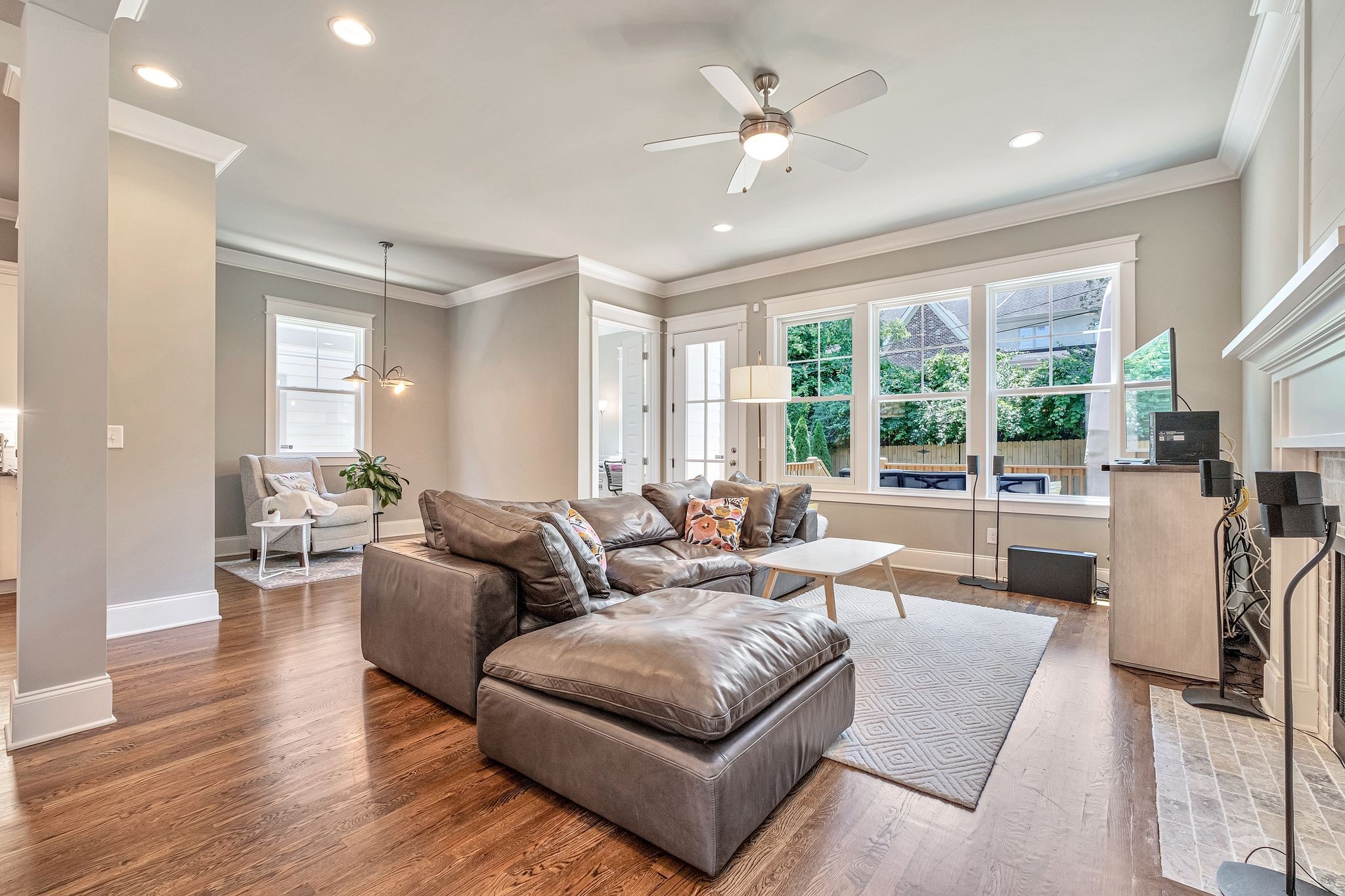 1909B Kimbark Dr