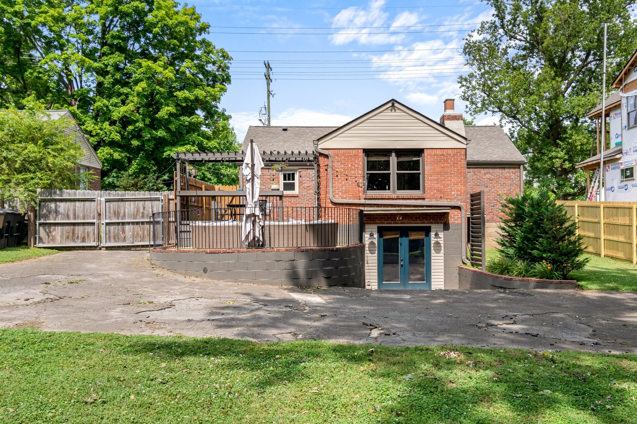 1511 Rosebank Ave