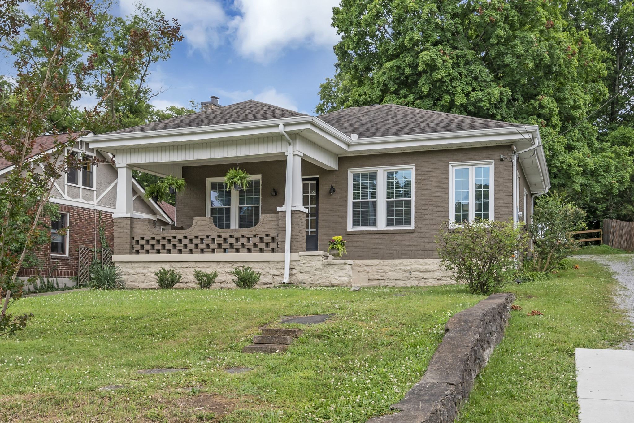 1304 Stratford Ave