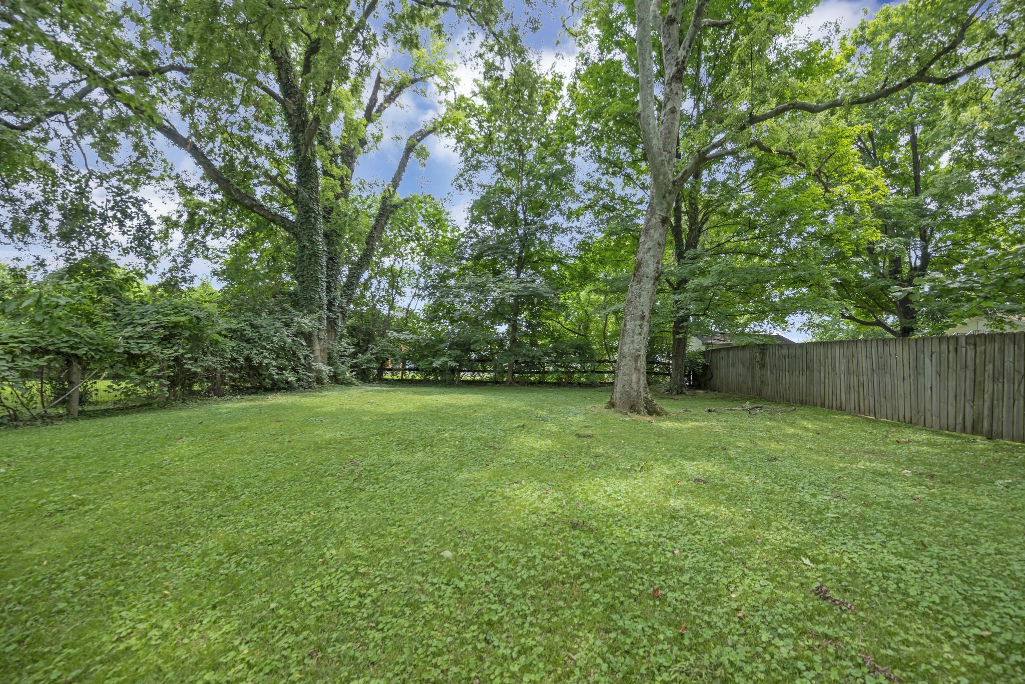 1304 Stratford Ave