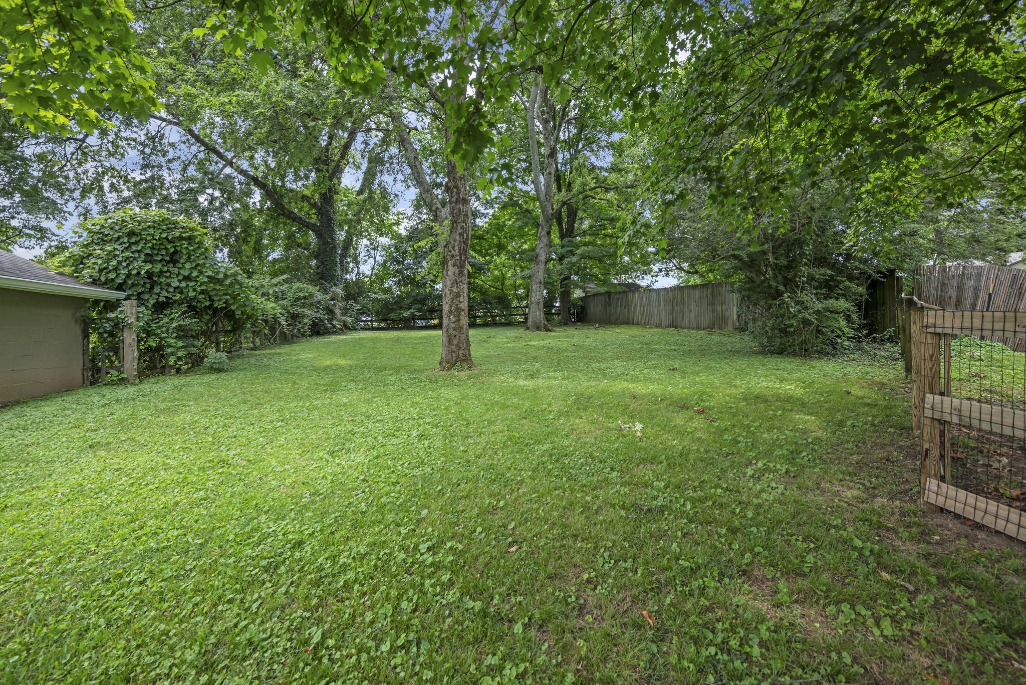 1304 Stratford Ave