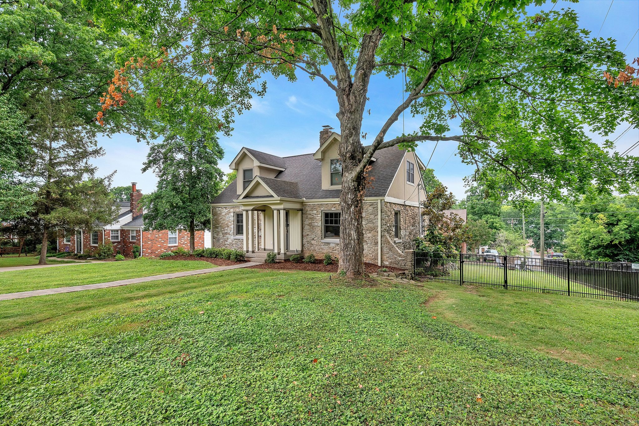 1700 Warfield Dr