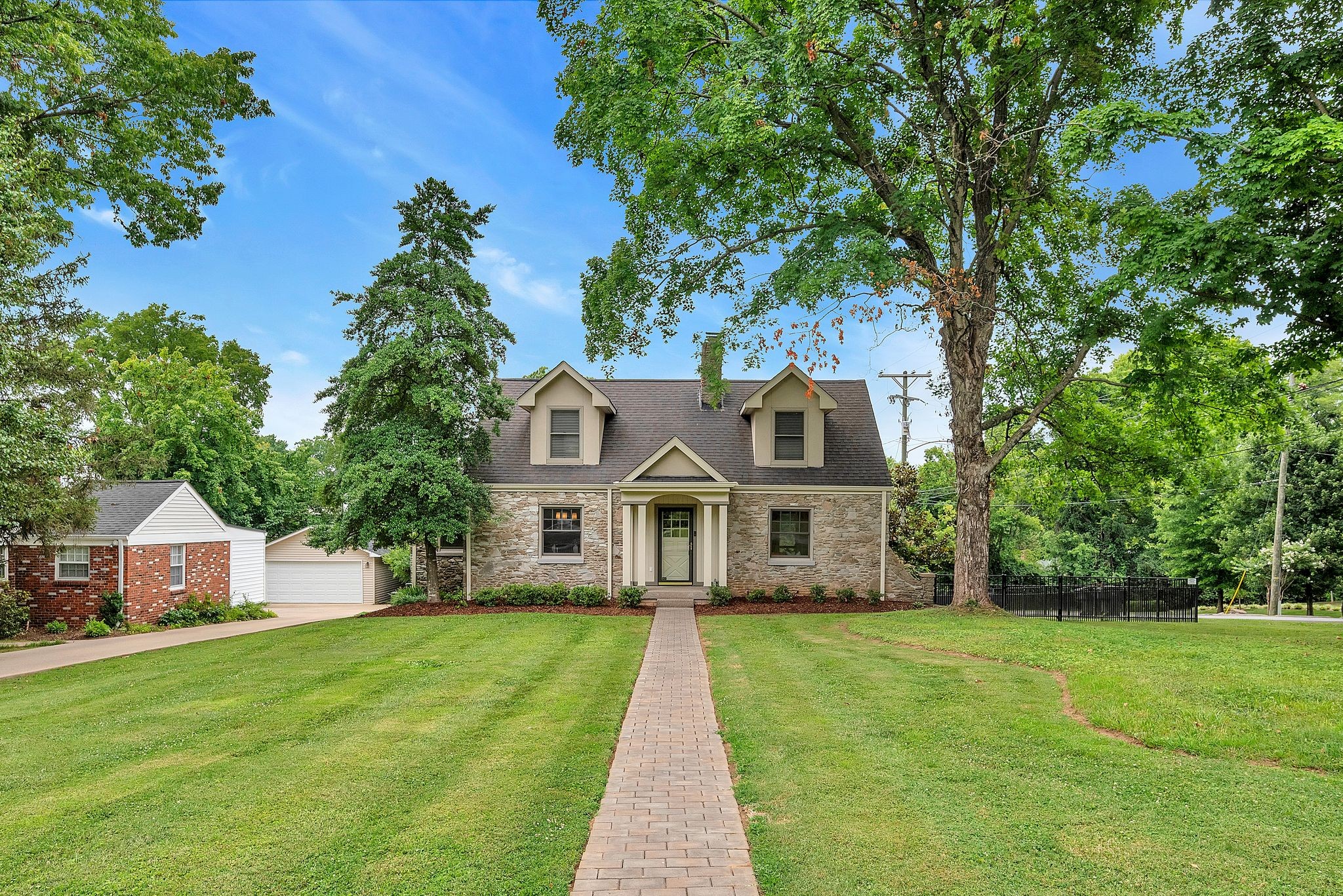 1700 Warfield Dr