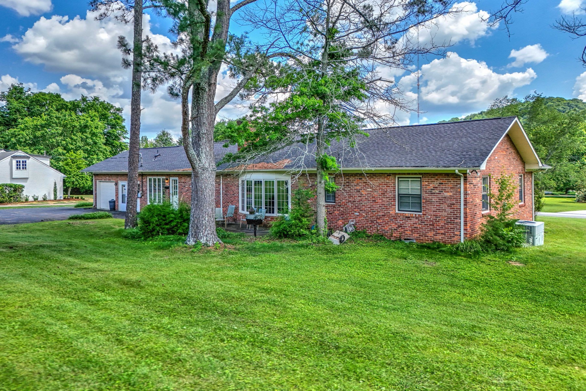 1908 Shamrock Dr