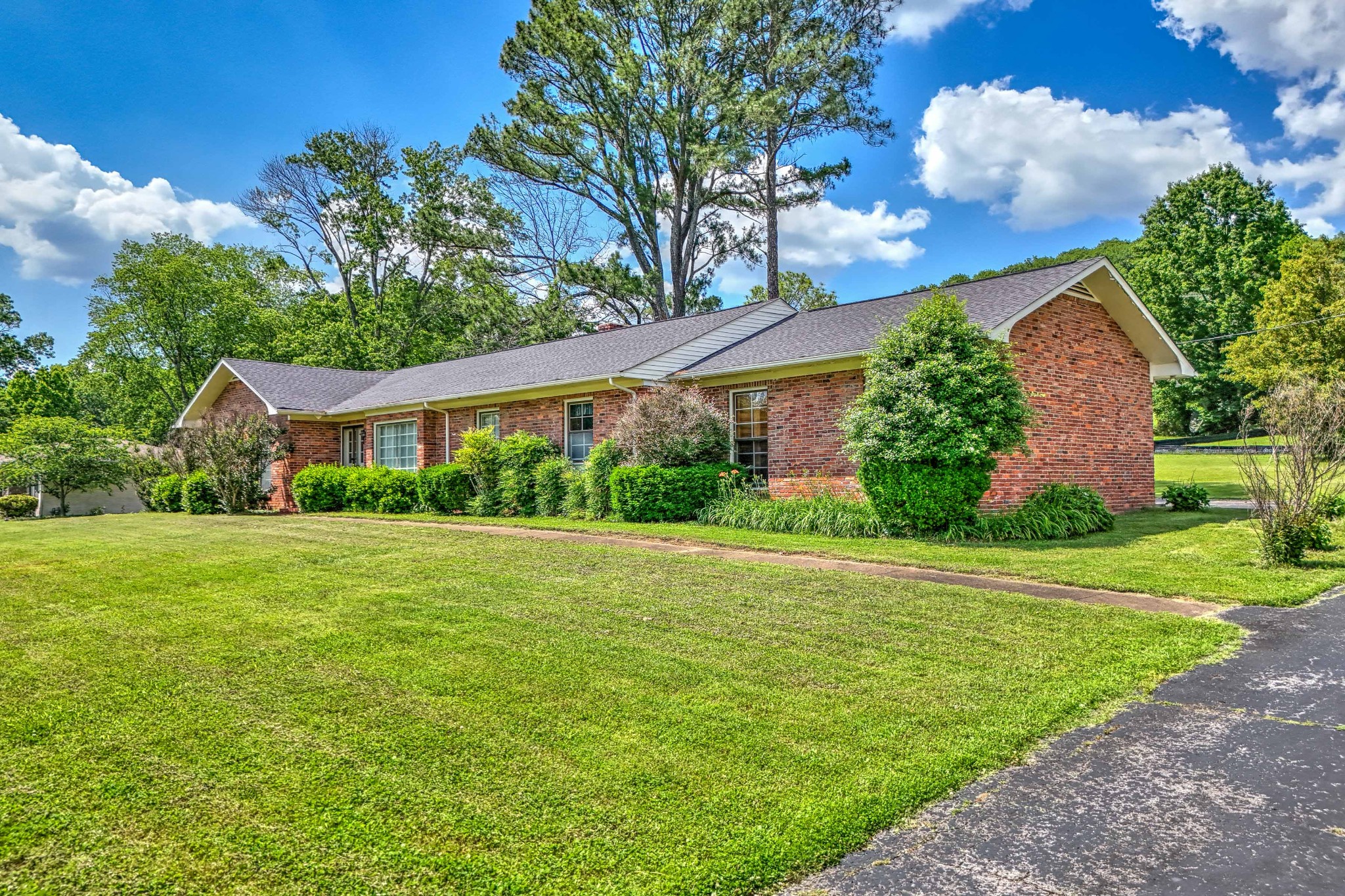 1908 Shamrock Dr