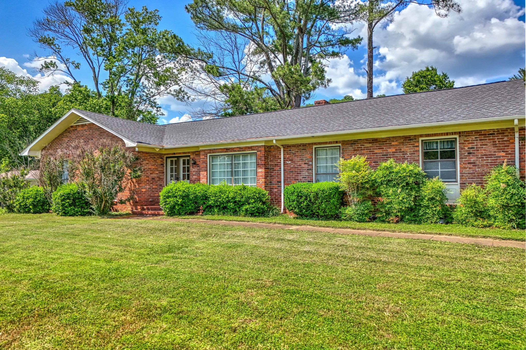 1908 Shamrock Dr
