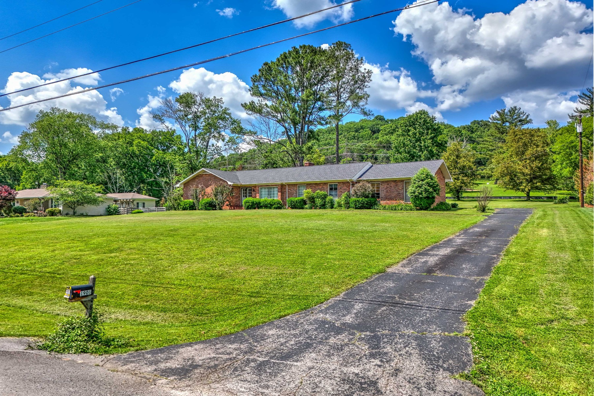 1908 Shamrock Dr