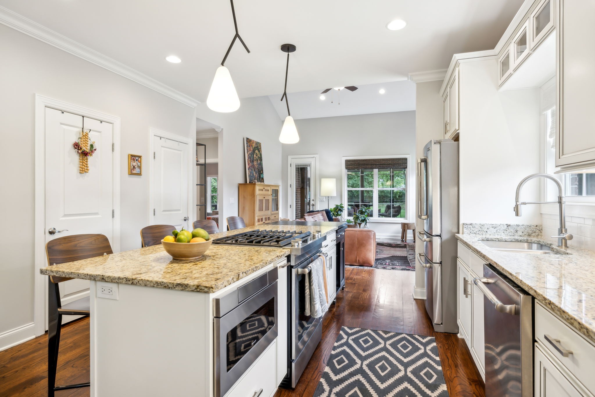 948 Glass St