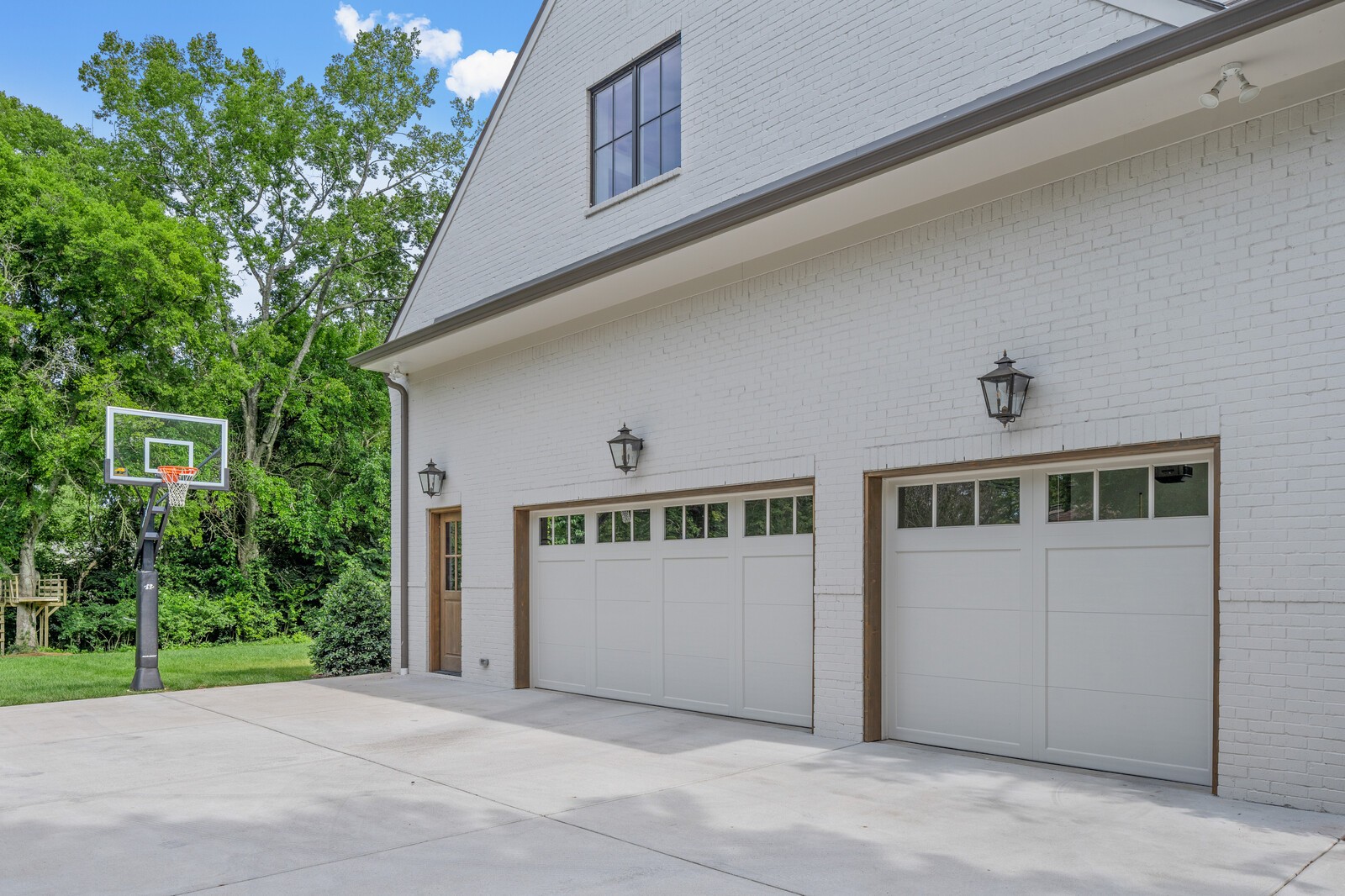 955 Van Leer Dr