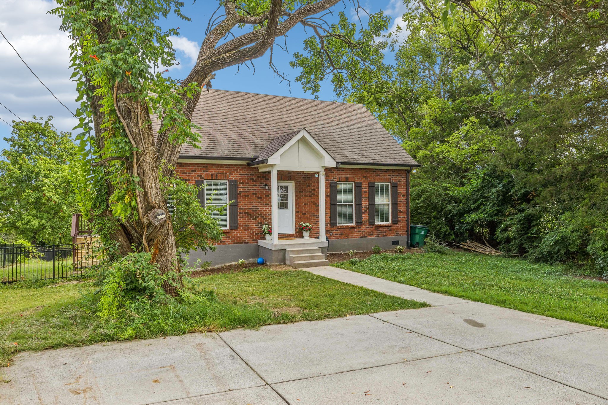 448 Welshwood Dr