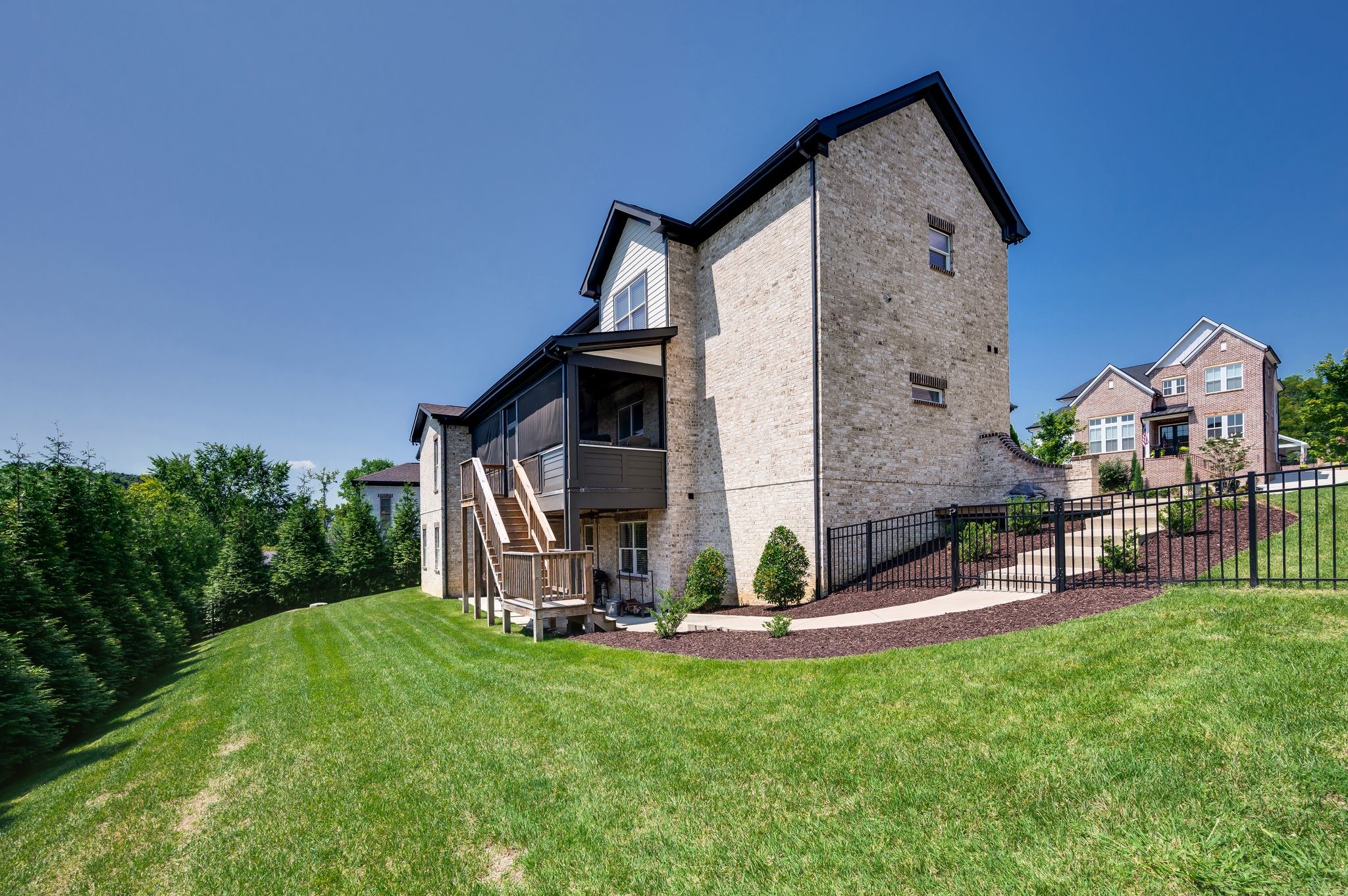 2156 Hartland Rd