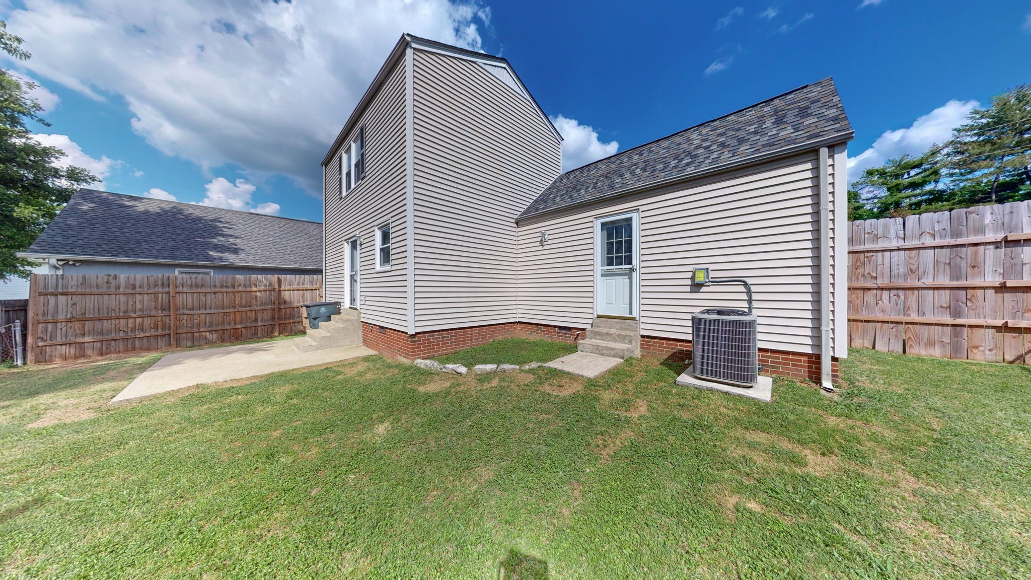 2104 Farley Pl