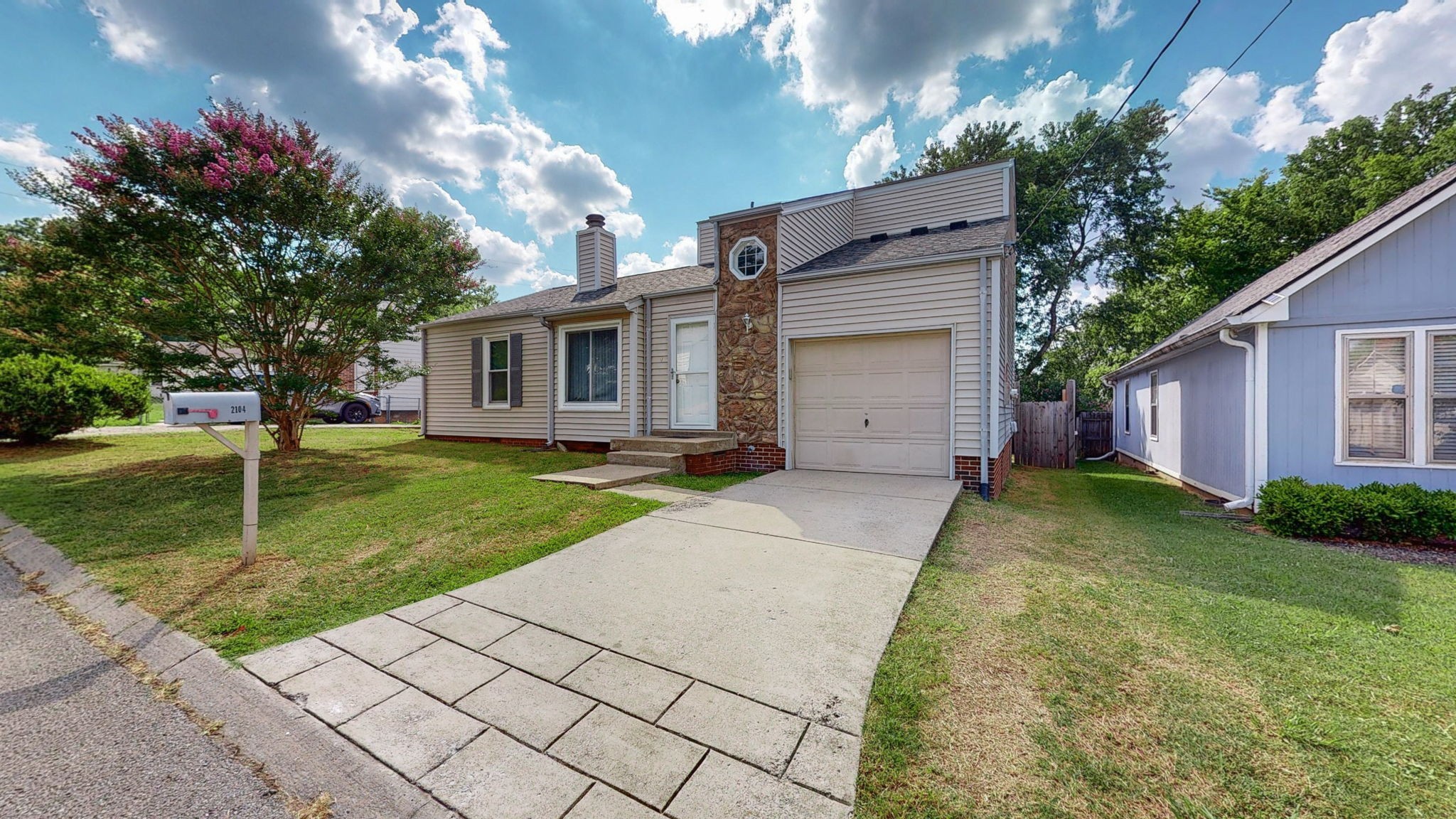 2104 Farley Pl