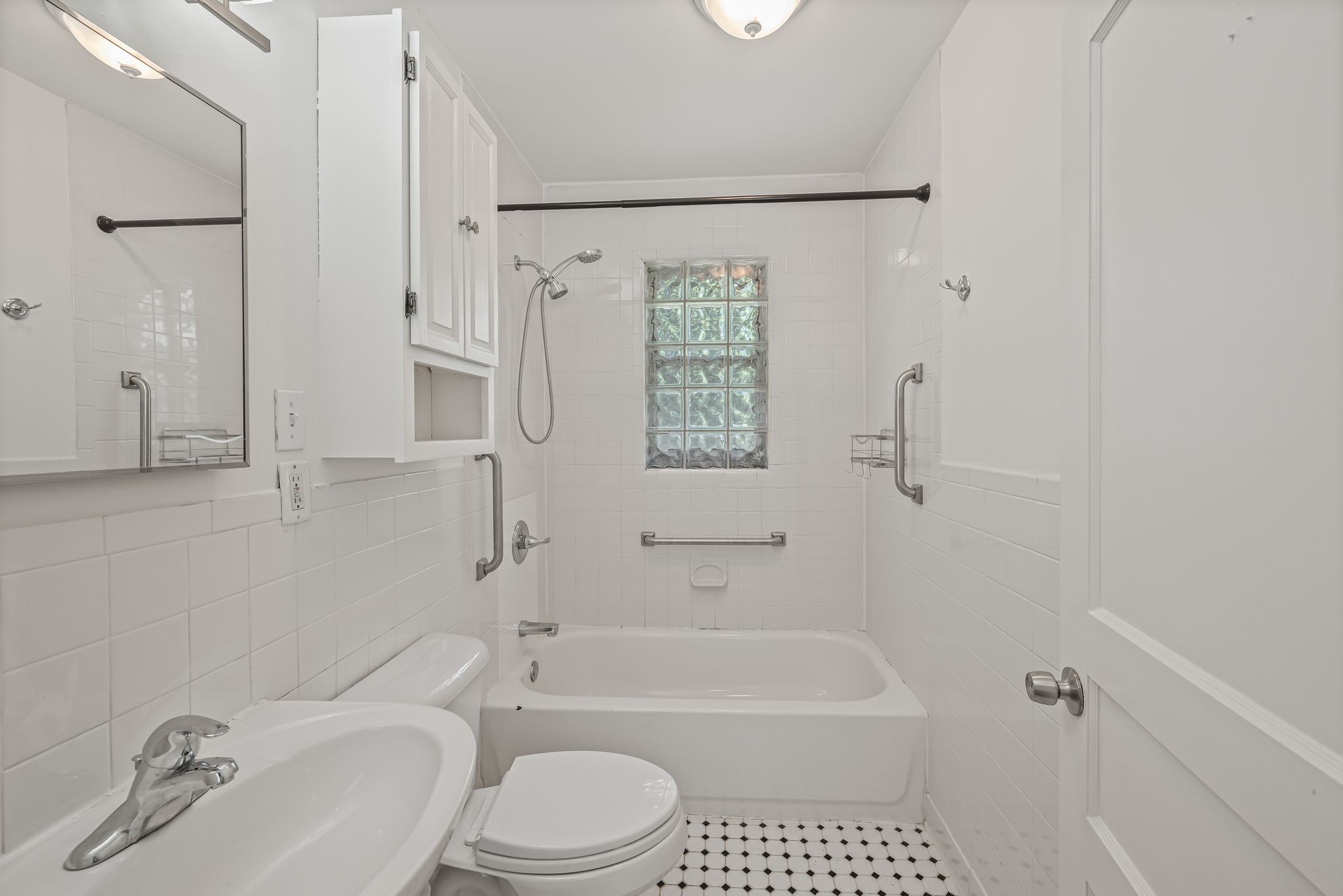 3735 Central Ave Unit: B1