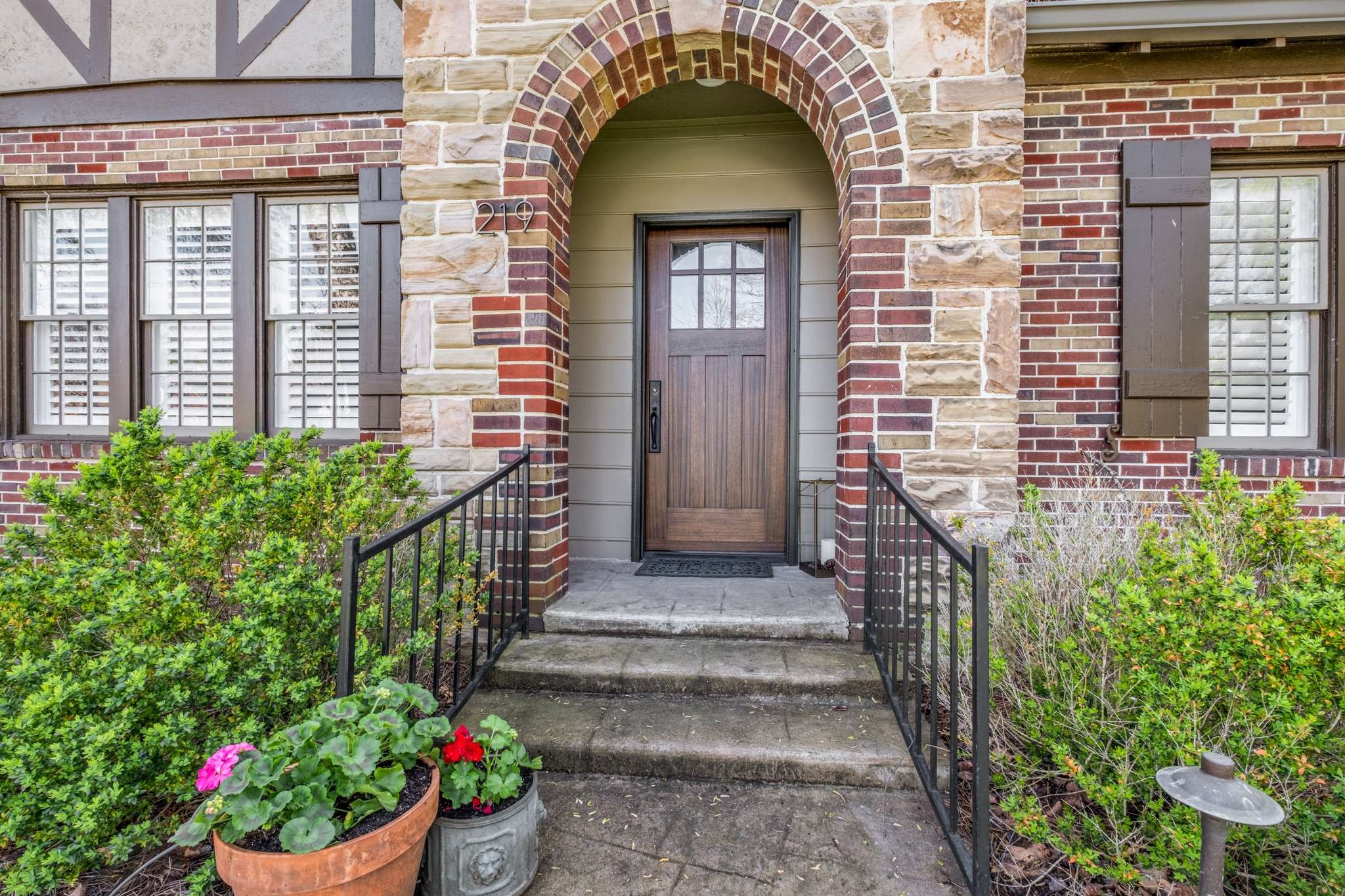 219 Lauderdale Rd