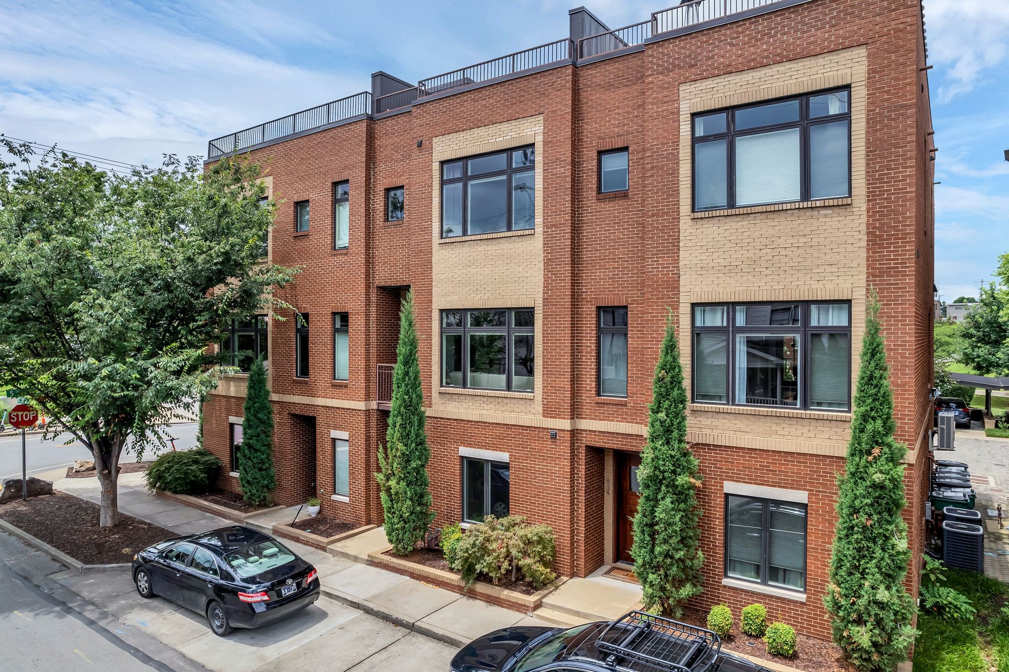 426 Van Buren St
