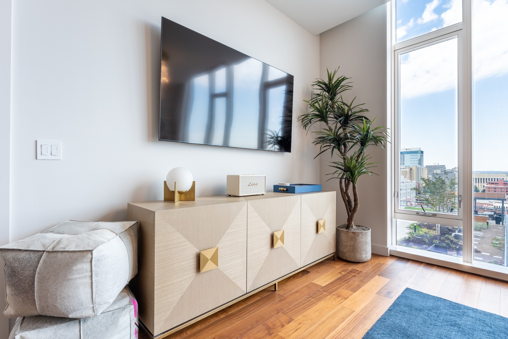 160 2nd Ave, S Unit: 1503
