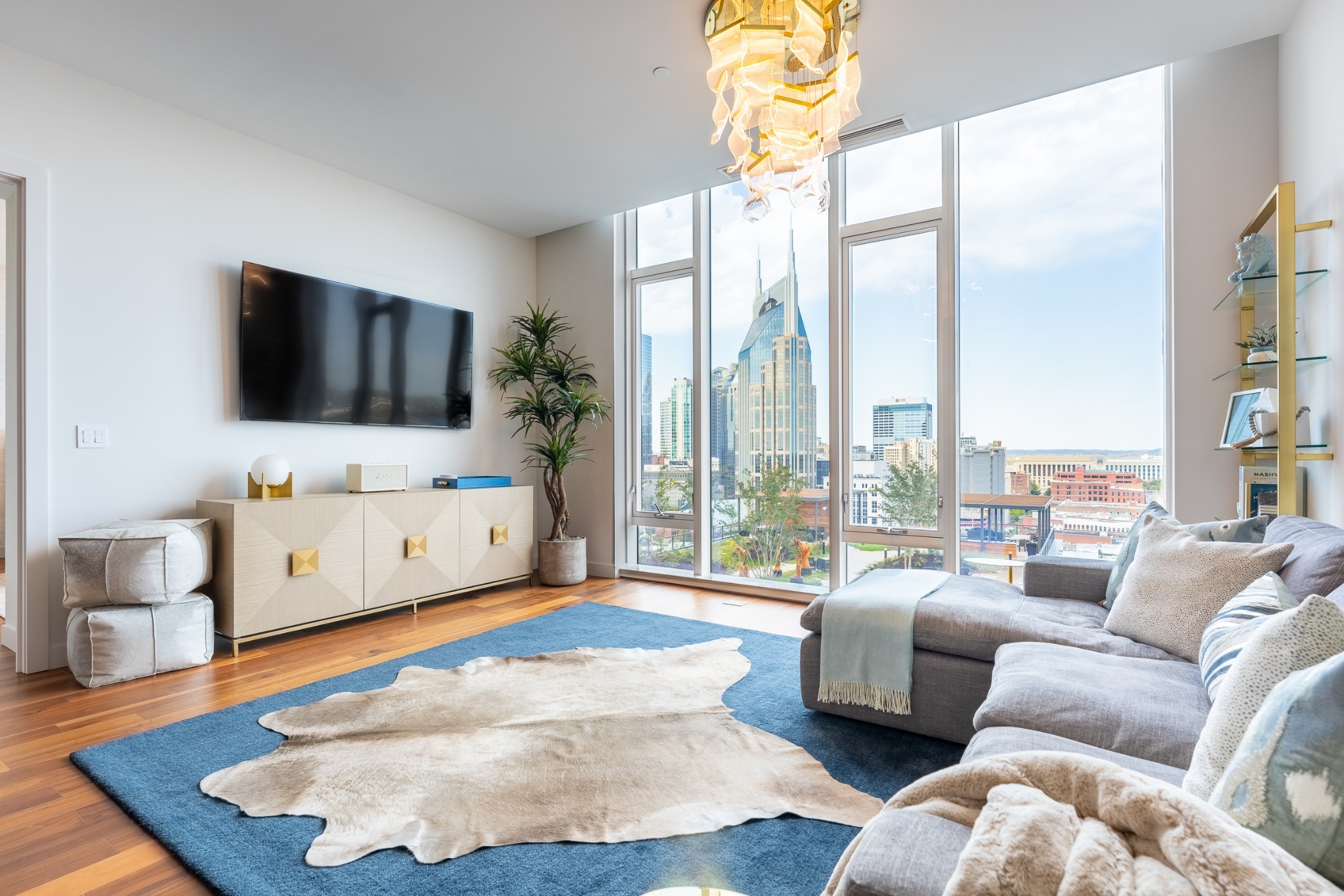 160 2nd Ave, S Unit: 1503