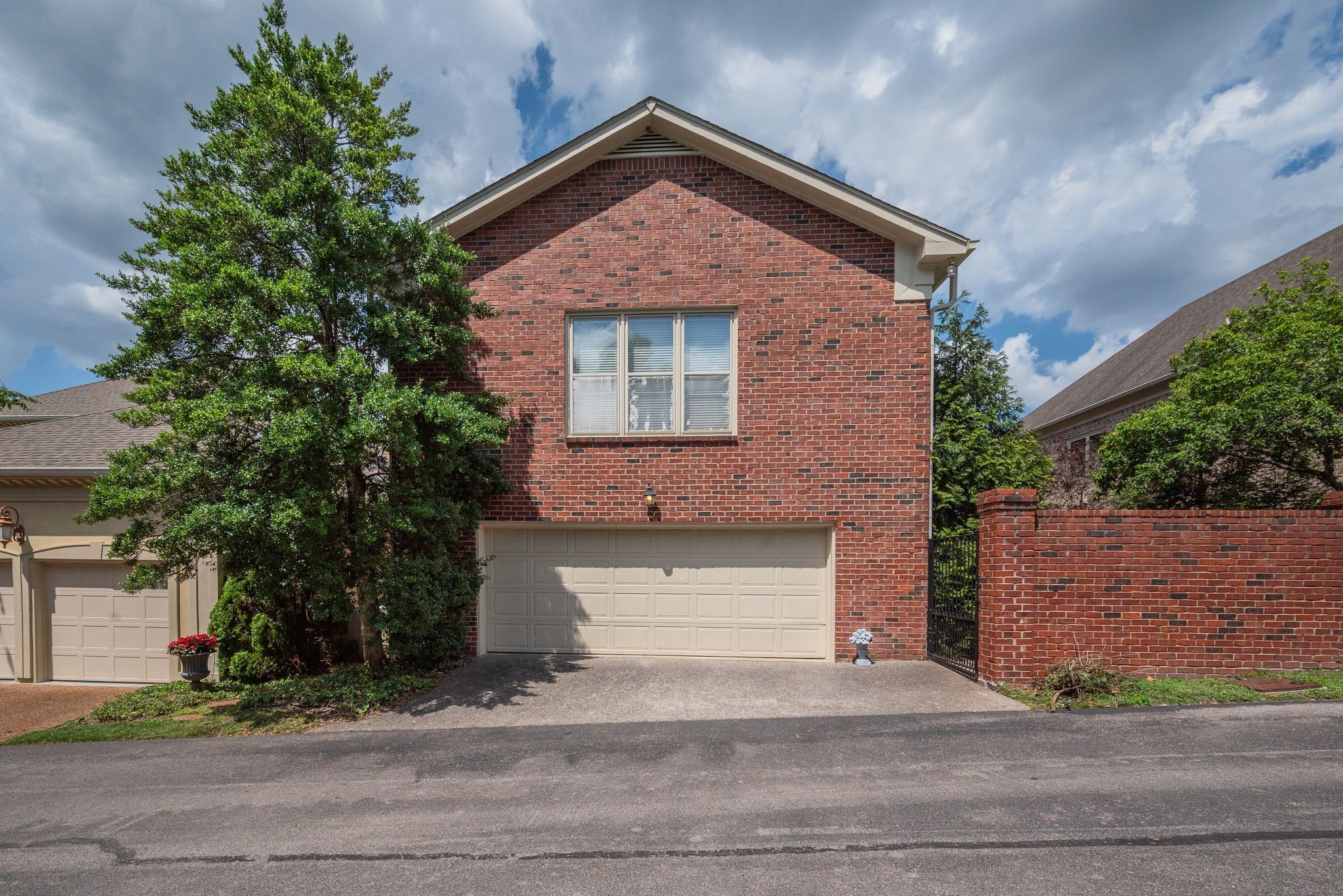 905 Bowring Park